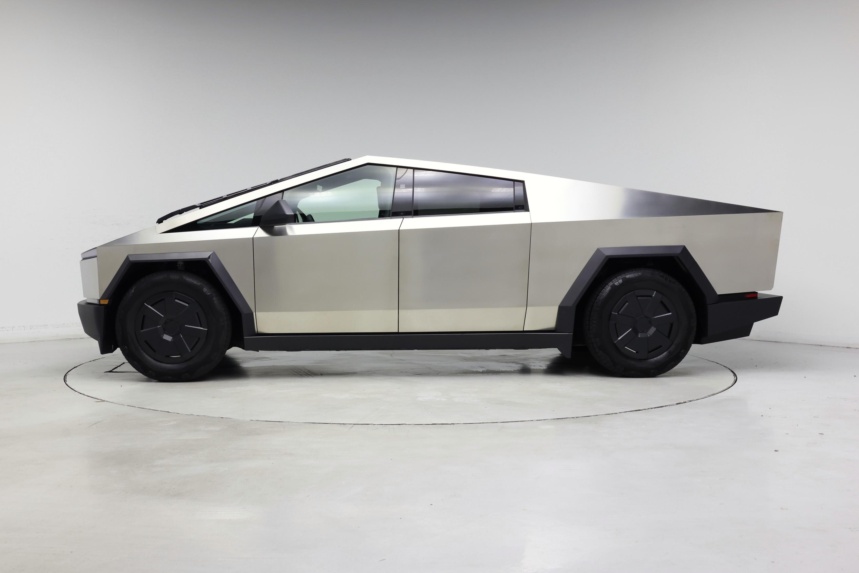 Thumbnail: 2025 Tesla Cybertruck - 3