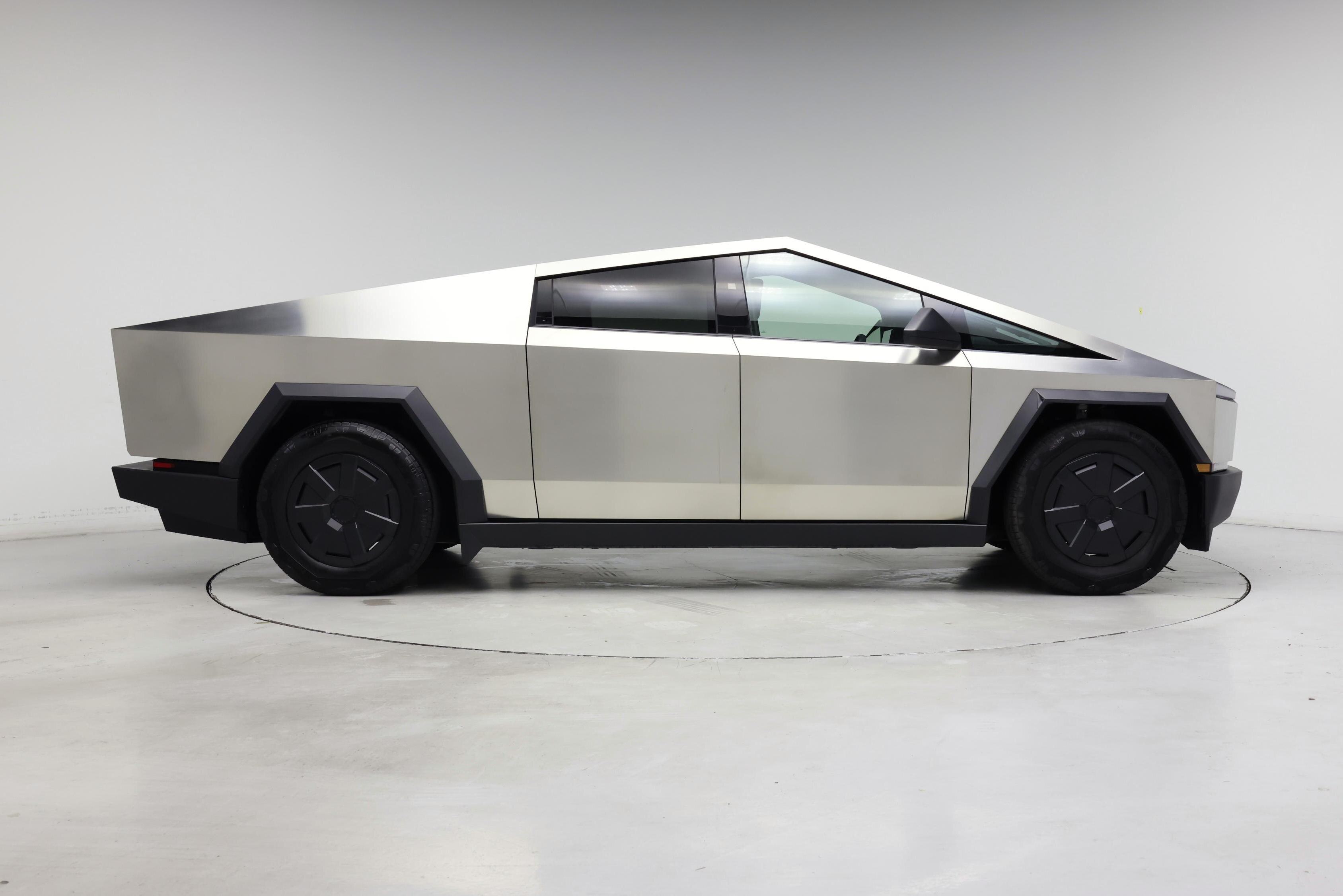 Thumbnail: 2025 Tesla Cybertruck - 7