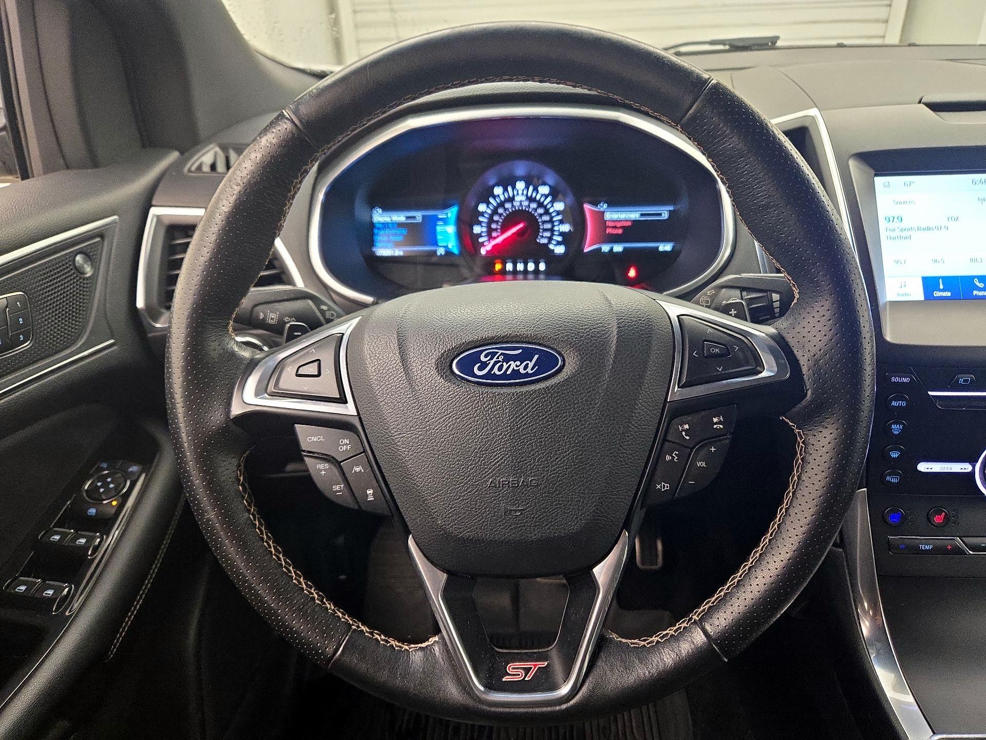 Thumbnail: 2019 Ford Edge - 10
