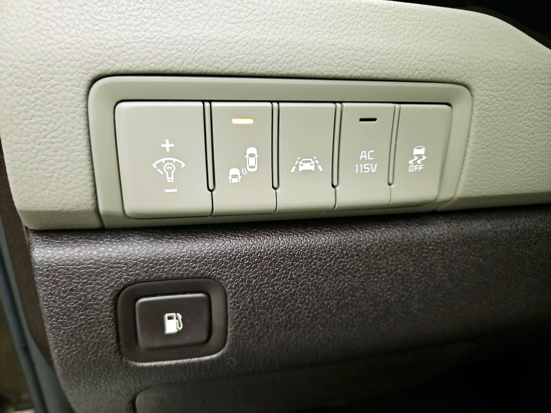 Thumbnail: 2016 Kia Sedona - 13