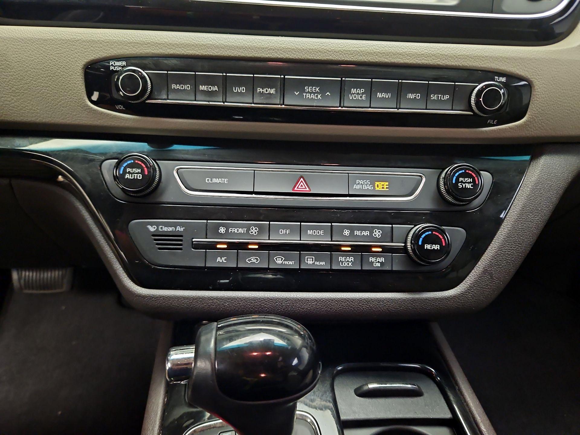 Thumbnail: 2016 Kia Sedona - 17