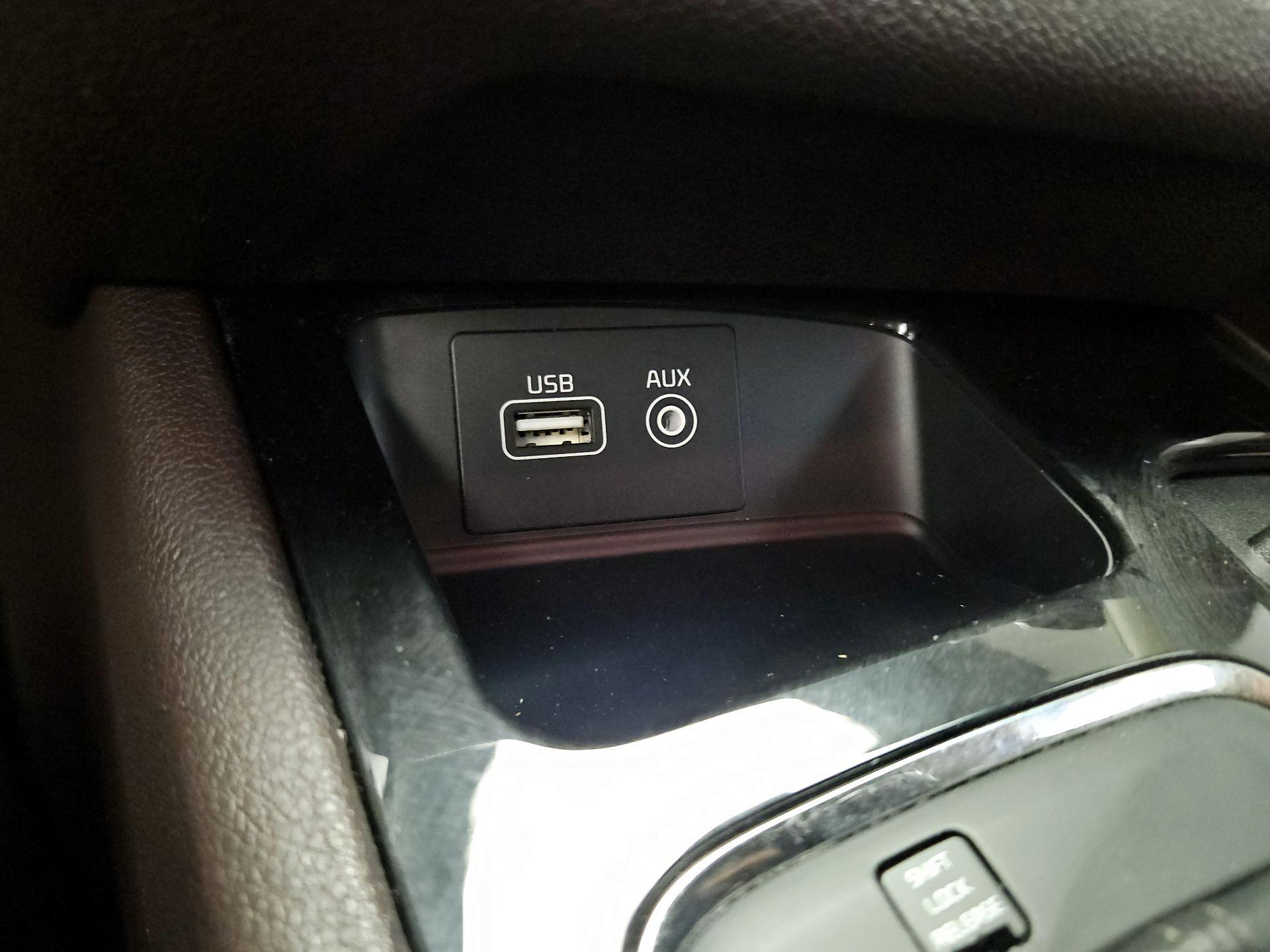 Thumbnail: 2016 Kia Sedona - 19