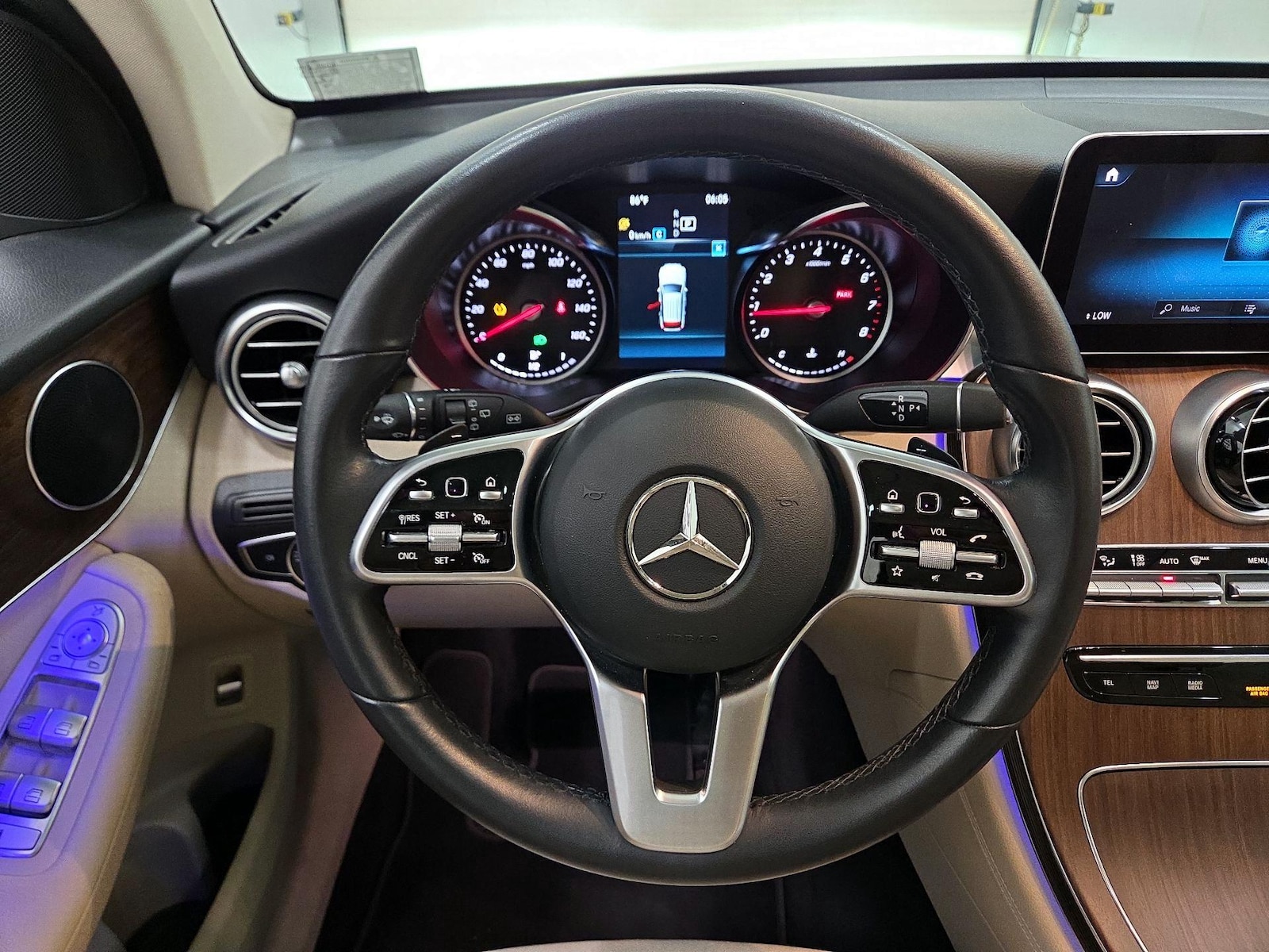 2021 Mercedes-Benz GLC GLC300 - Photo 11