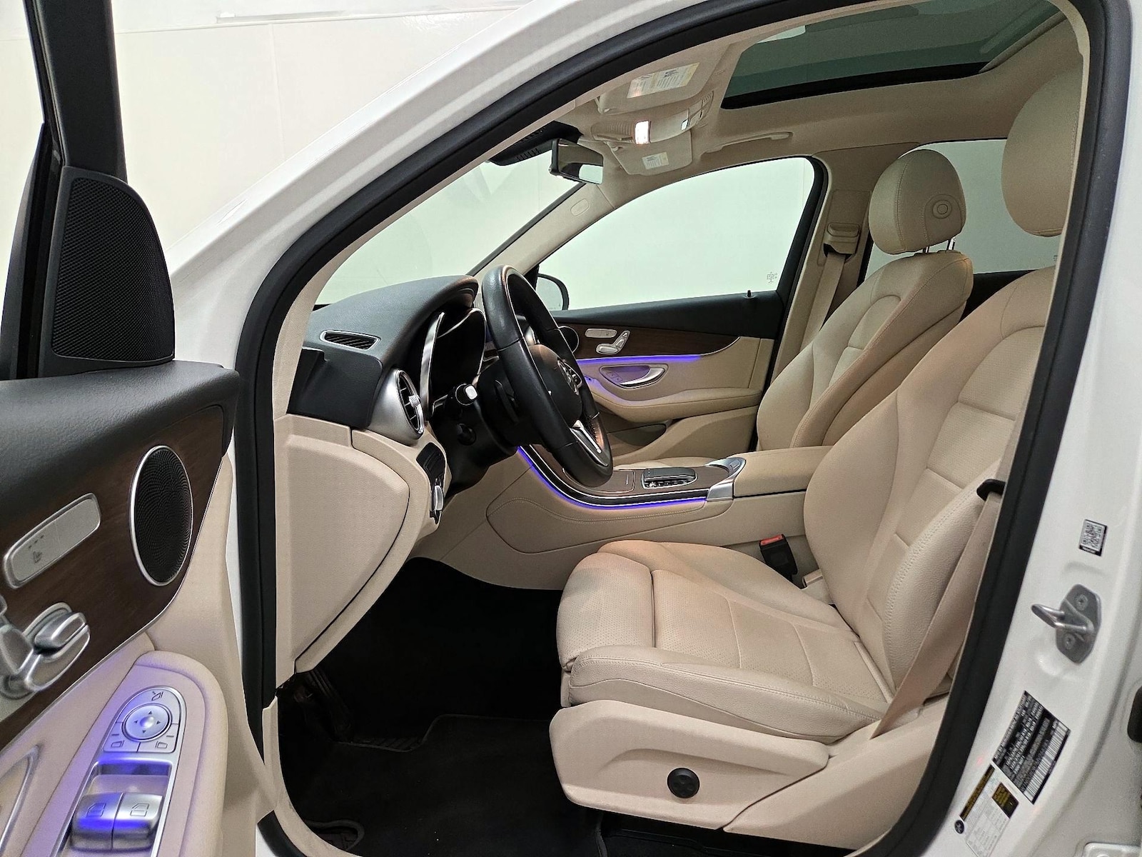 2021 Mercedes-Benz GLC GLC300 - Photo 12