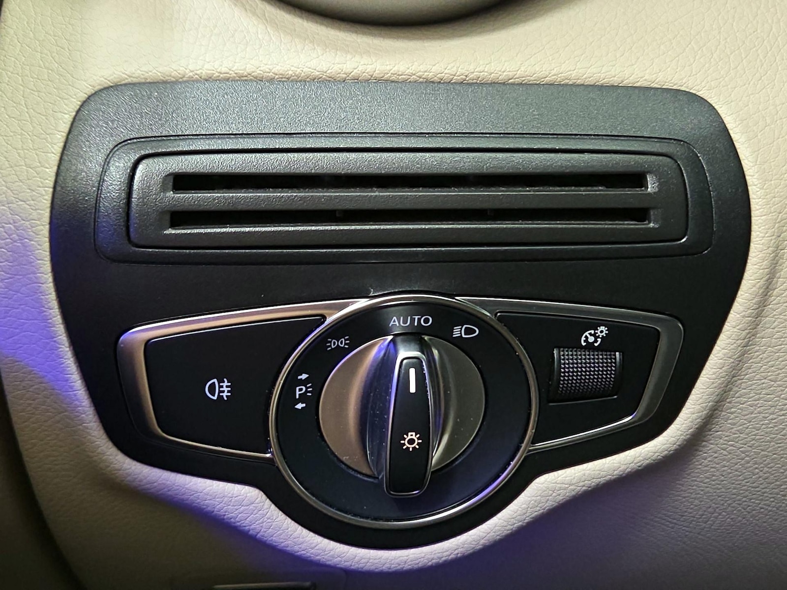 2021 Mercedes-Benz GLC GLC300 - Photo 14