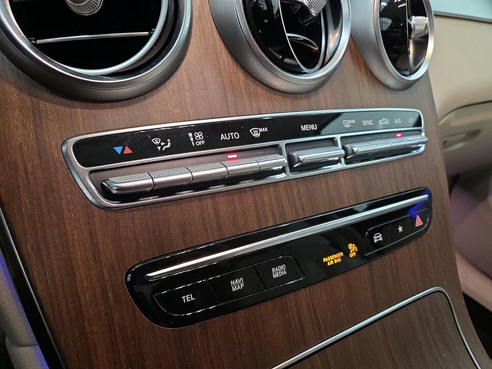 2021 Mercedes-Benz GLC GLC300 - Photo 17