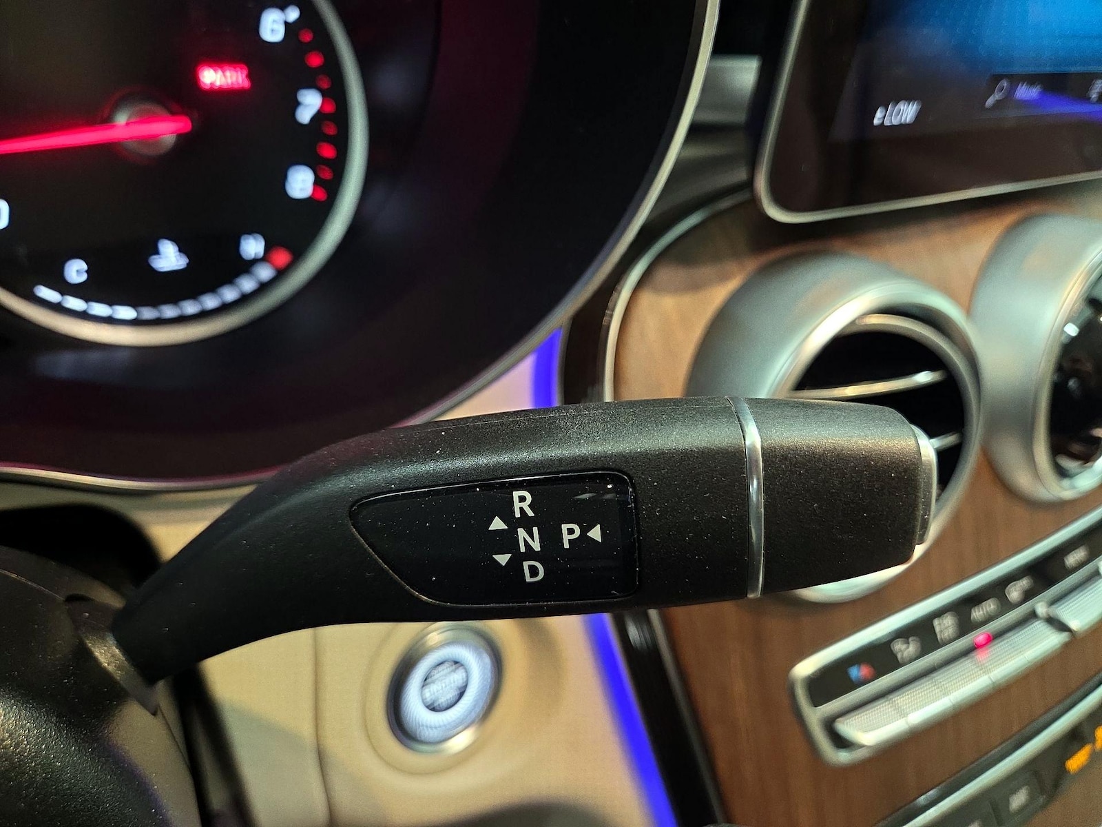 2021 Mercedes-Benz GLC GLC300 - Photo 18