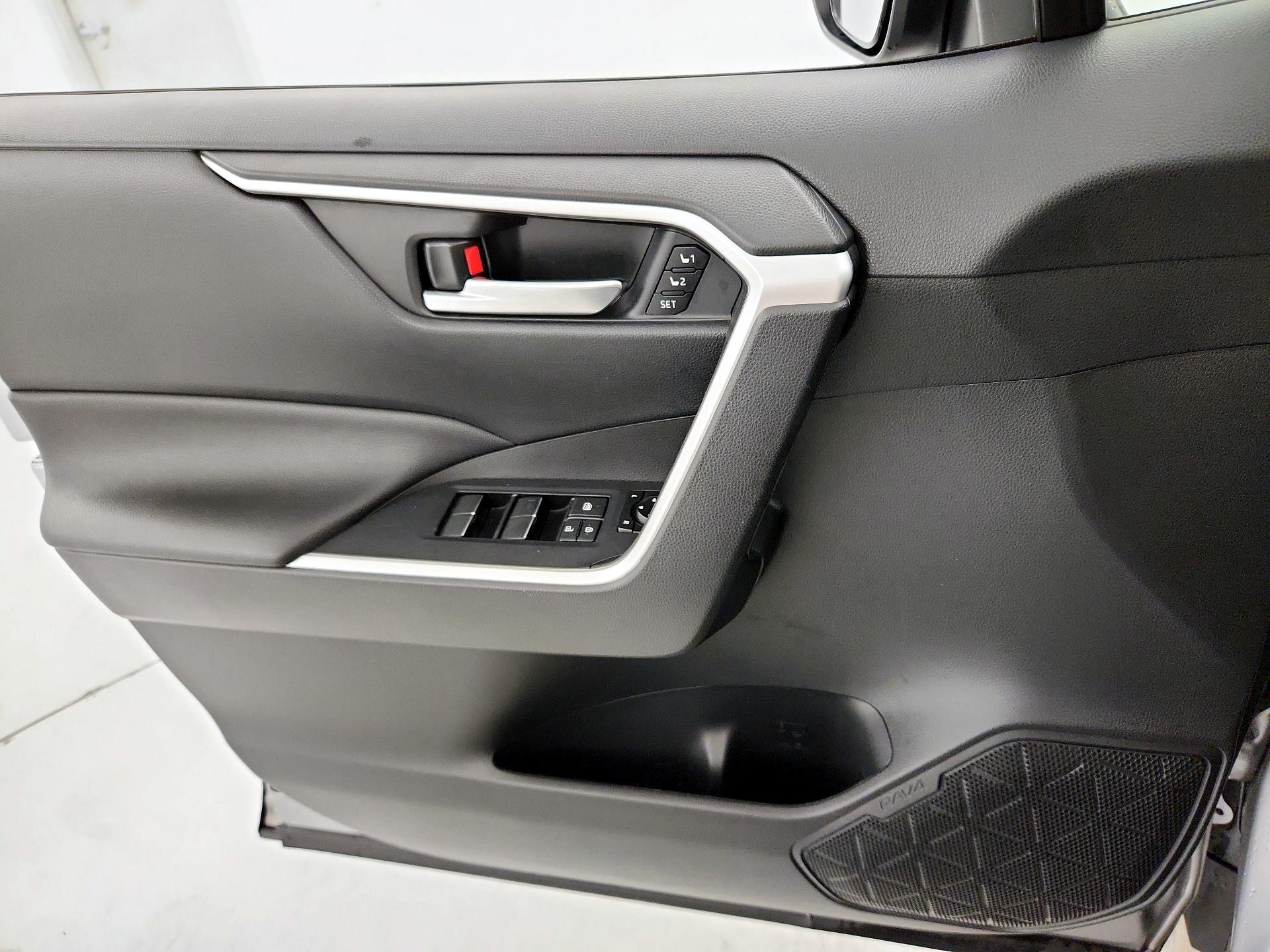 Thumbnail: 2021 Toyota RAV4 - 12