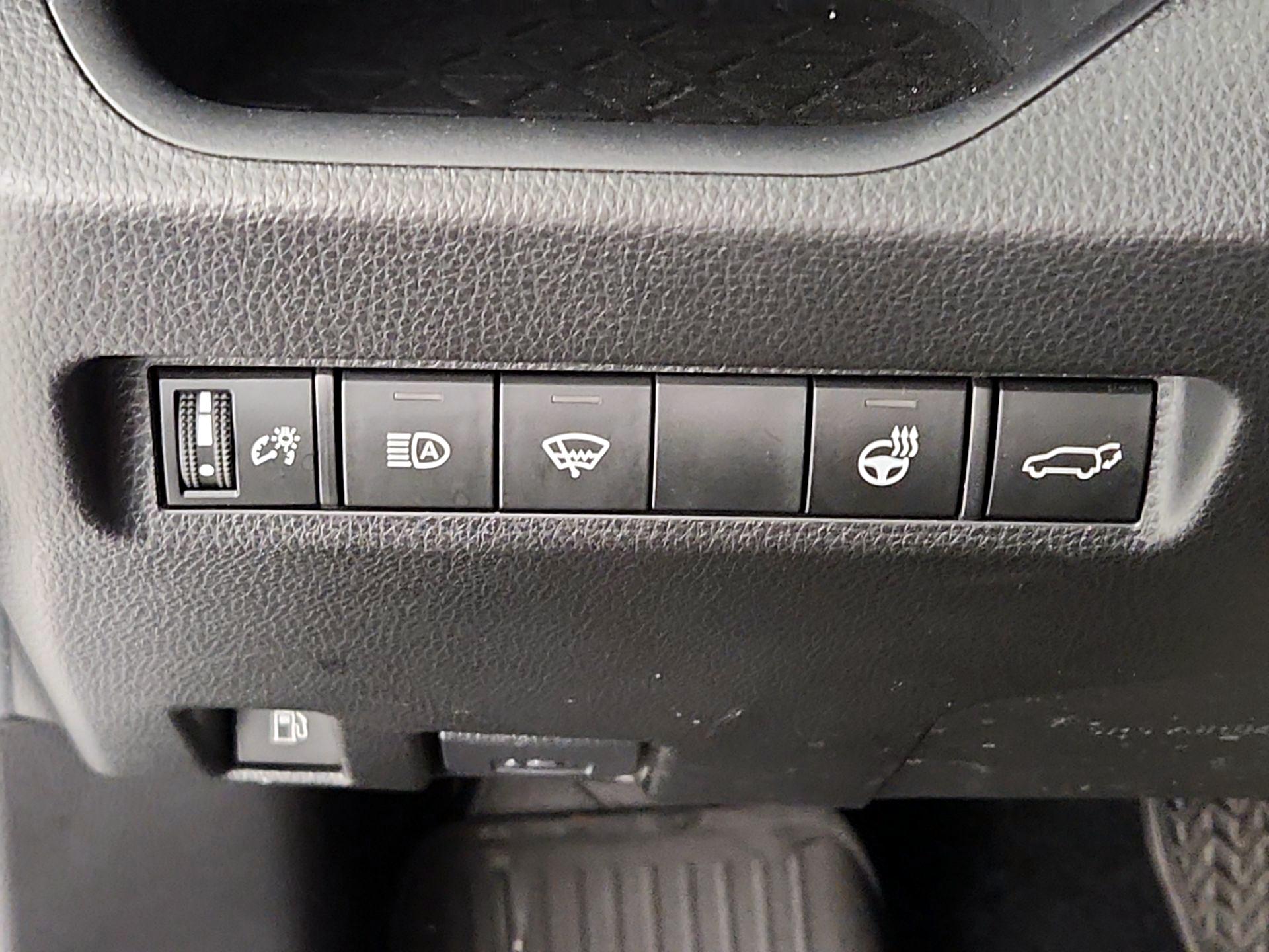 Thumbnail: 2021 Toyota RAV4 - 13