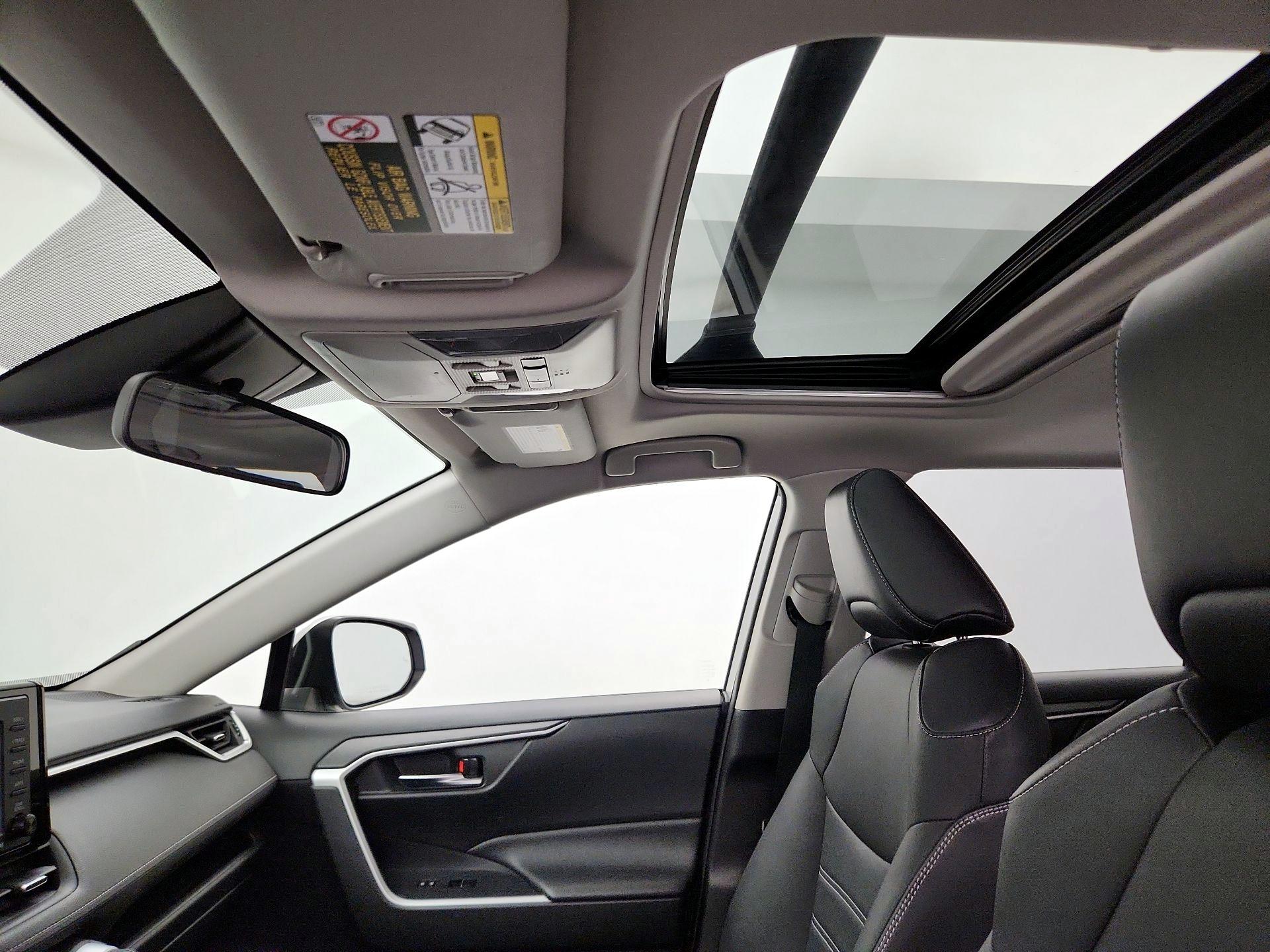 Thumbnail: 2021 Toyota RAV4 - 20