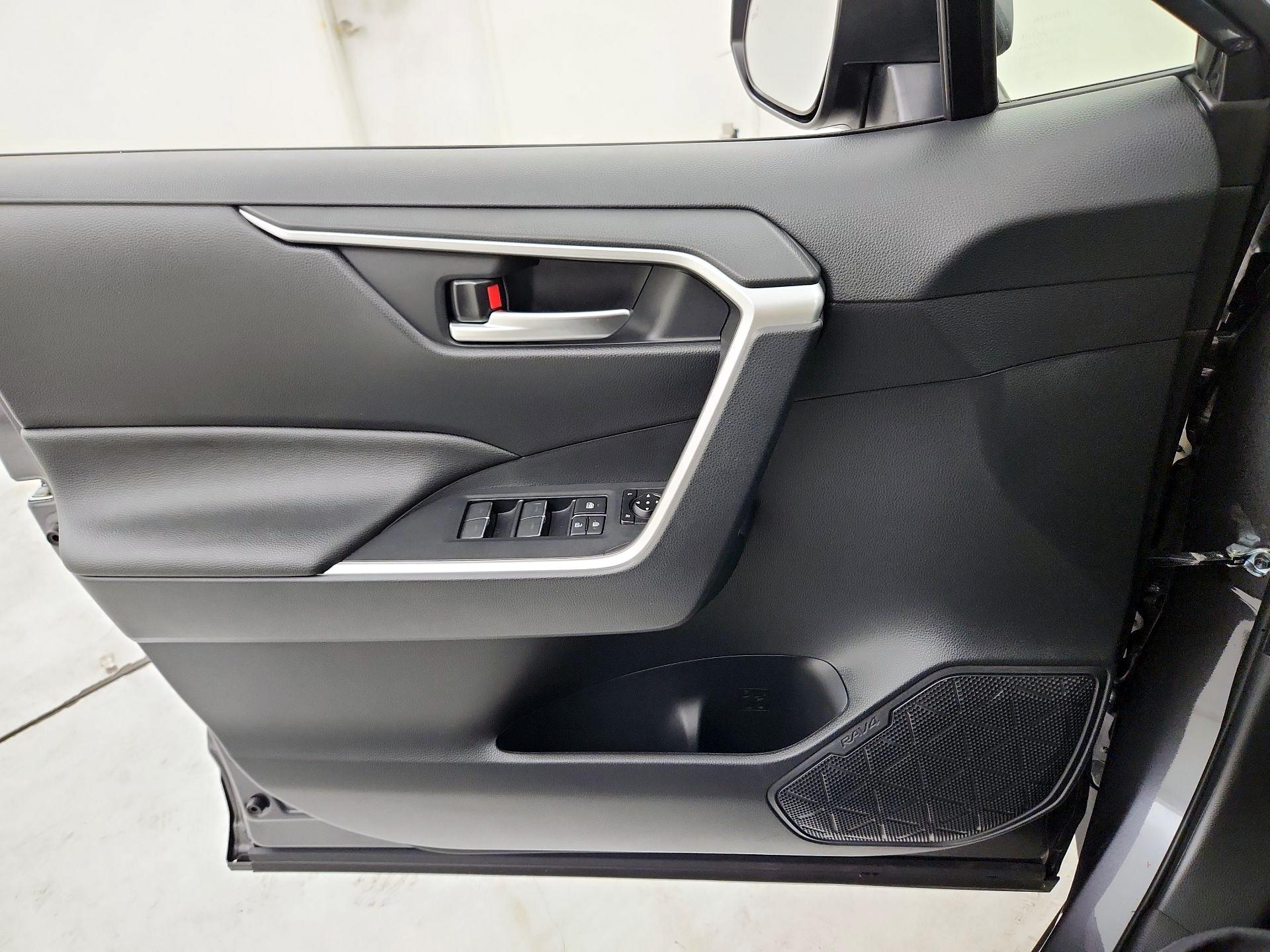 Thumbnail: 2025 Toyota RAV4 - 12