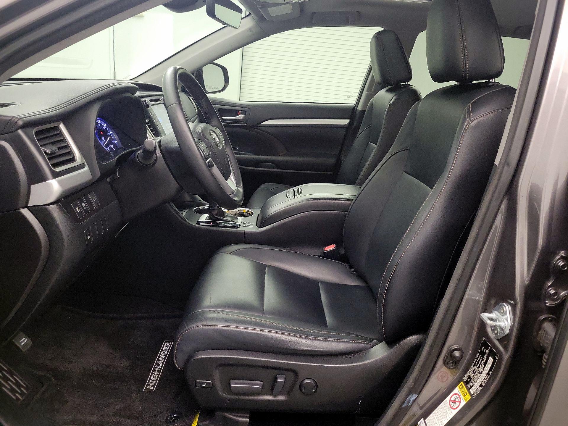 Thumbnail: 2017 Toyota Highlander - 11