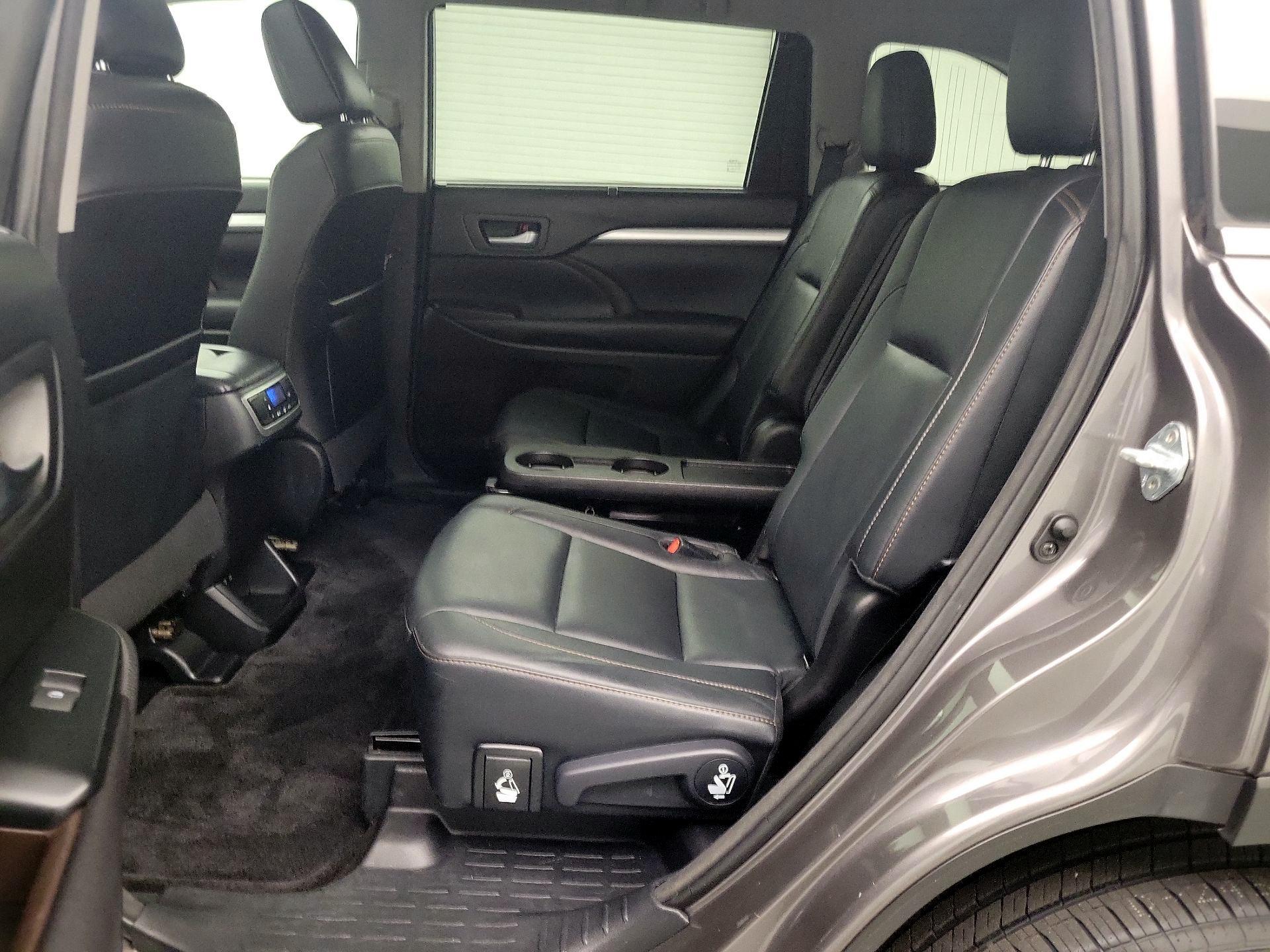 Thumbnail: 2017 Toyota Highlander - 20