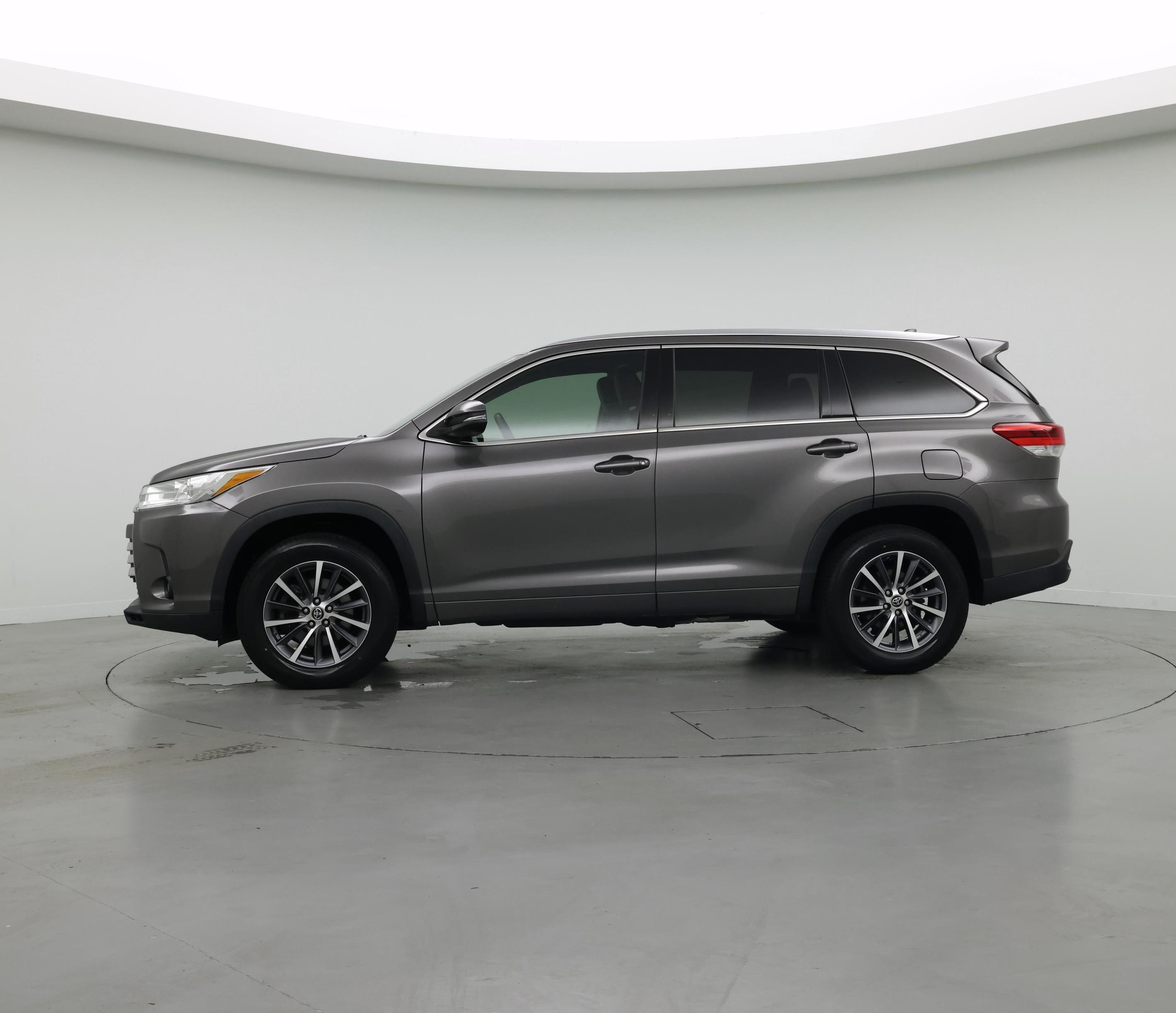 Thumbnail: 2017 Toyota Highlander - 3