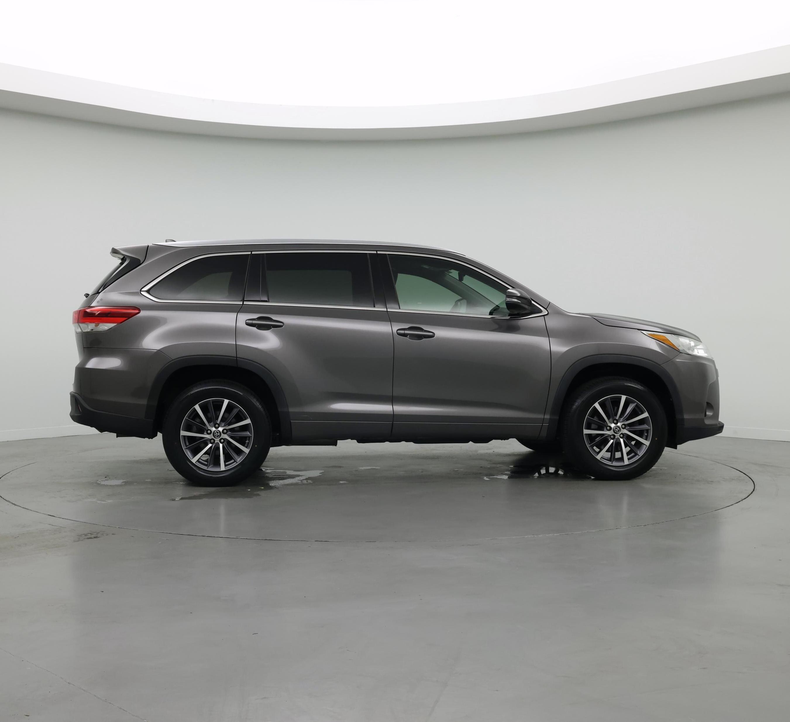 Thumbnail: 2017 Toyota Highlander - 7