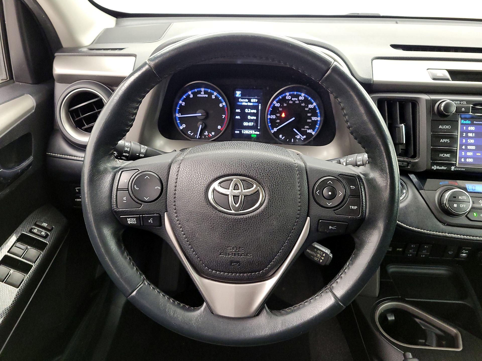Thumbnail: 2018 Toyota RAV4 - 10