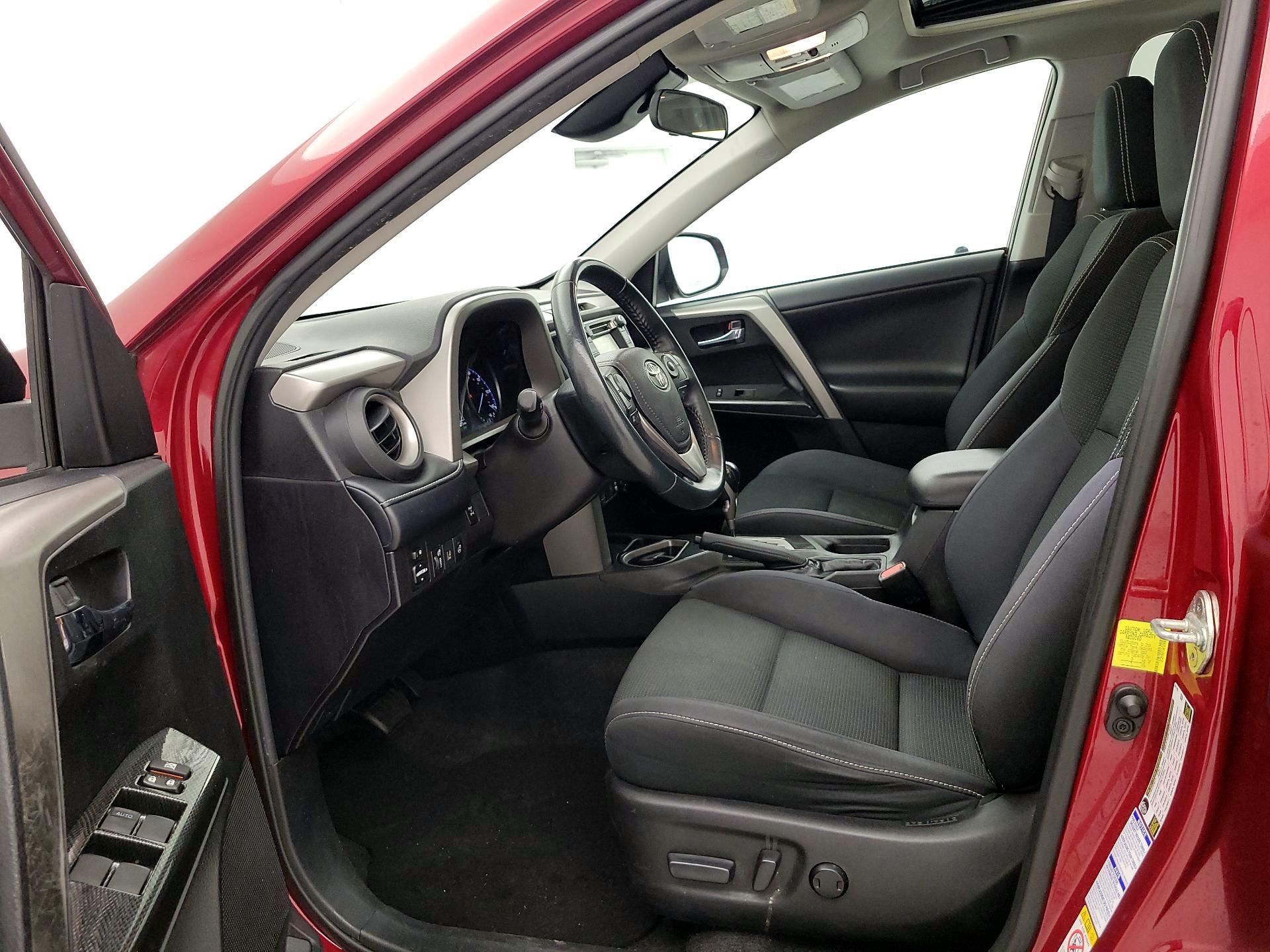 Thumbnail: 2018 Toyota RAV4 - 11