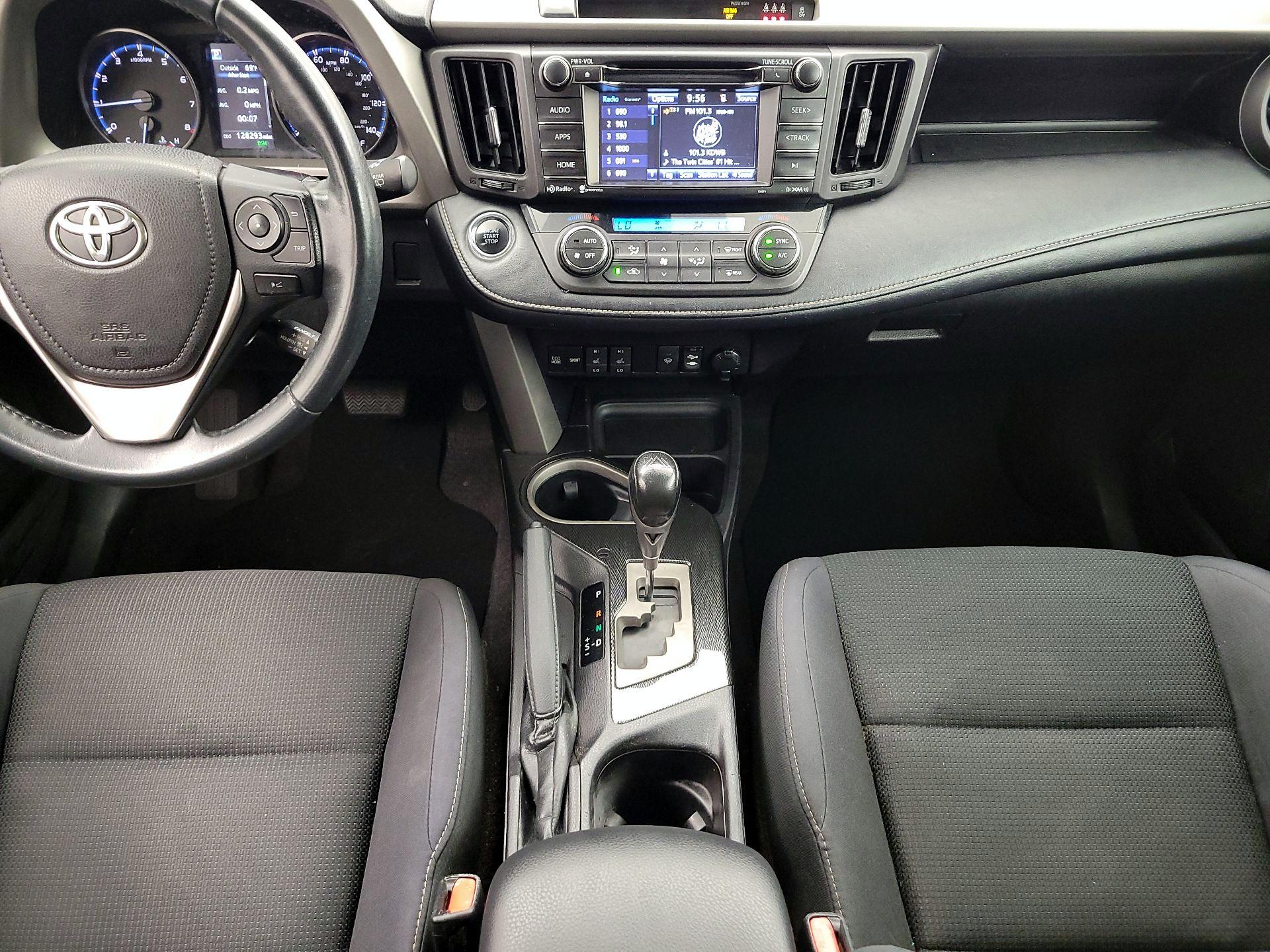Thumbnail: 2018 Toyota RAV4 - 17