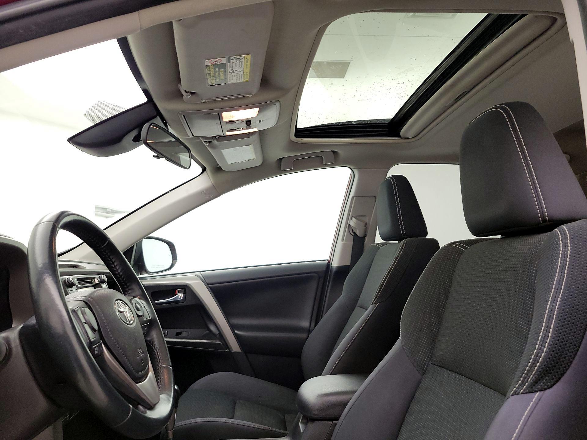 Thumbnail: 2018 Toyota RAV4 - 19