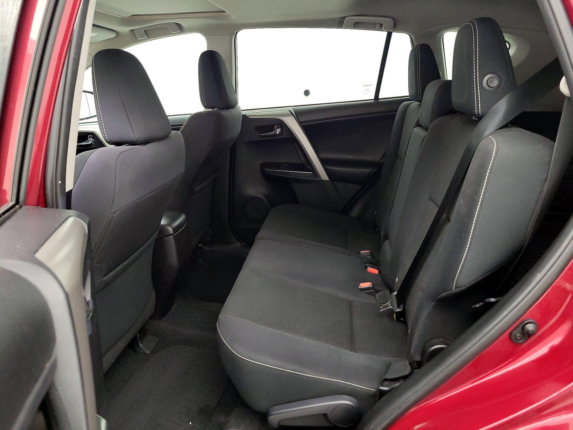 Thumbnail: 2018 Toyota RAV4 - 20