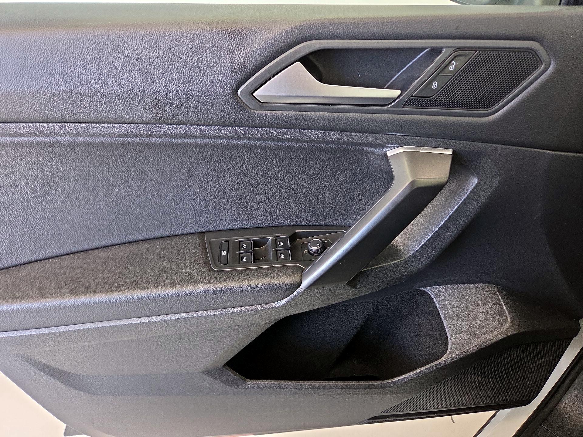 Thumbnail: 2021 Volkswagen Tiguan - 12