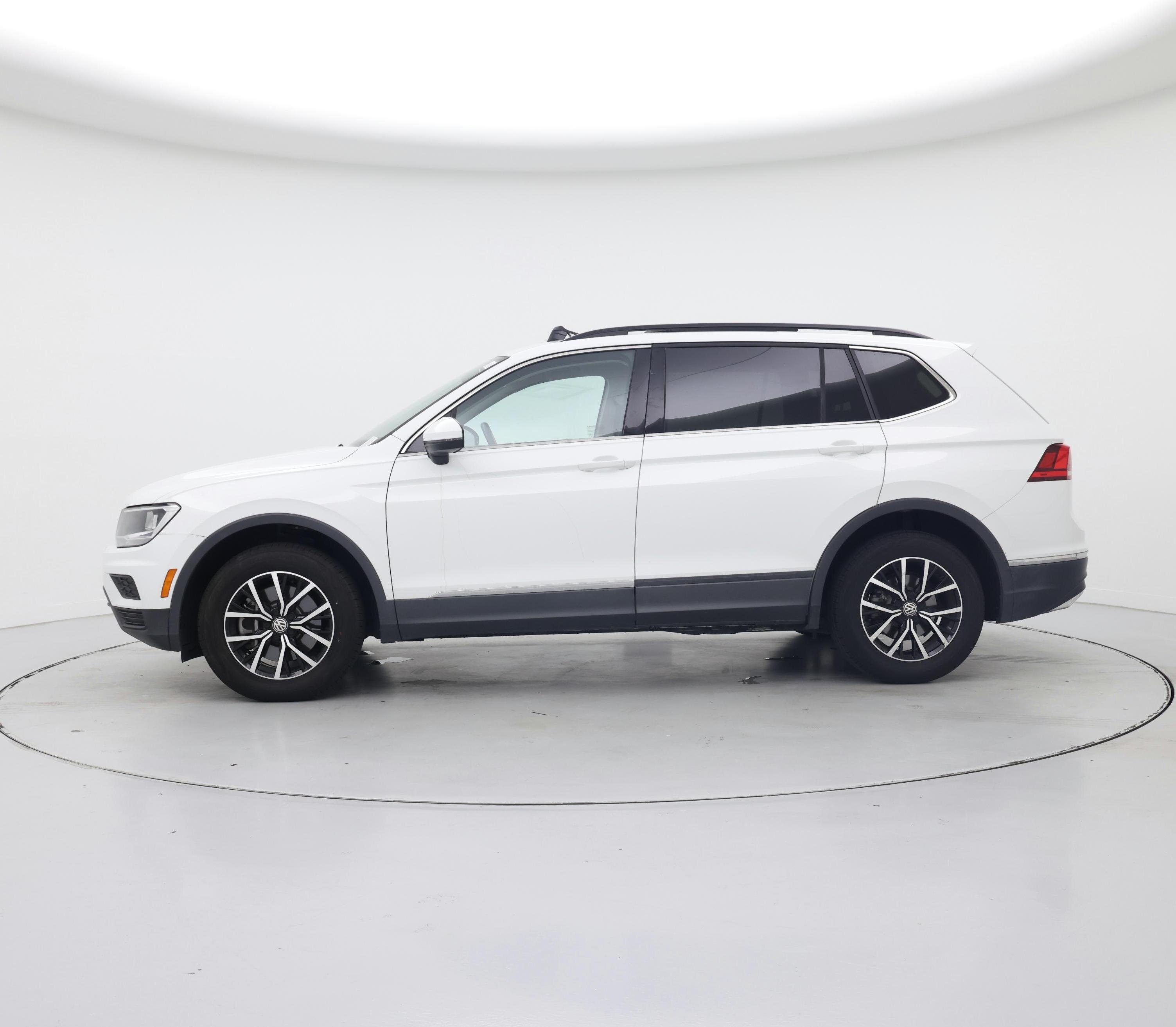 Thumbnail: 2021 Volkswagen Tiguan - 3