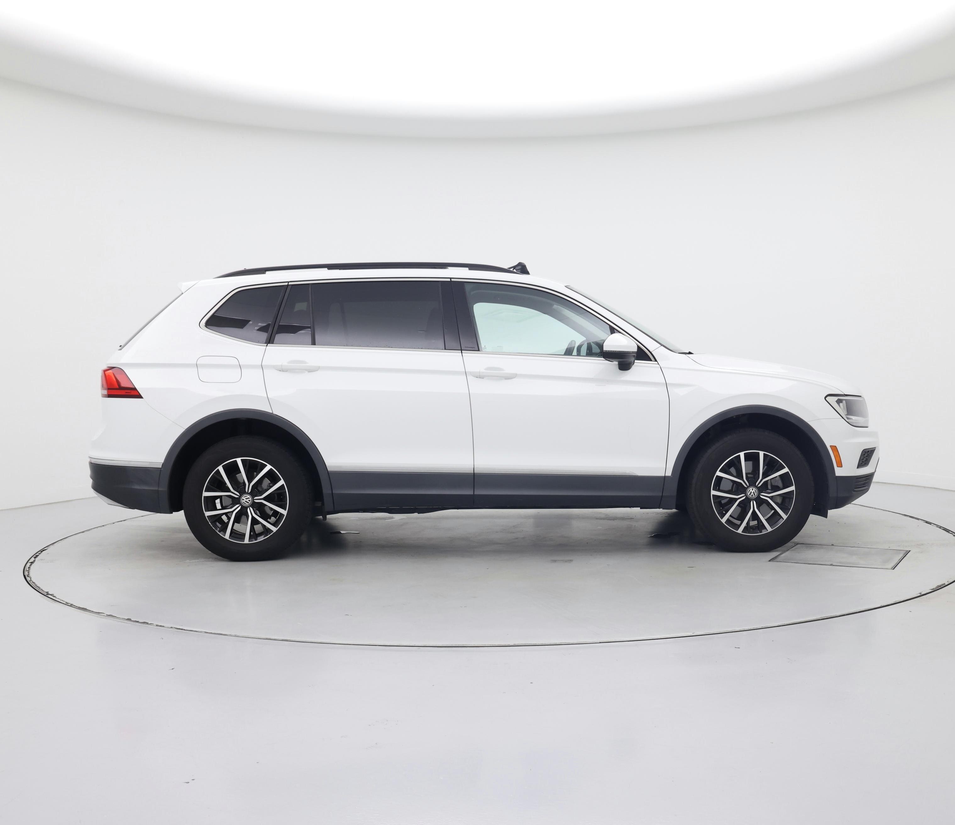 Thumbnail: 2021 Volkswagen Tiguan - 7