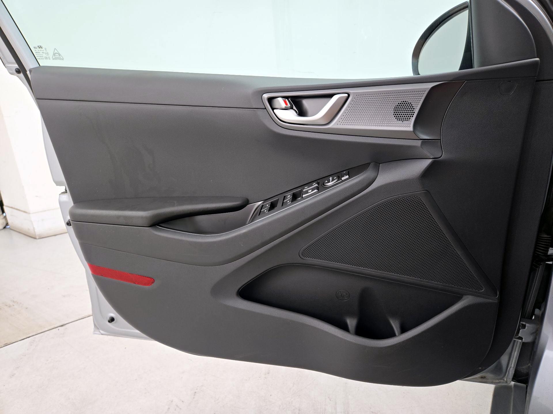 Thumbnail: 2022 Hyundai Ioniq - 12