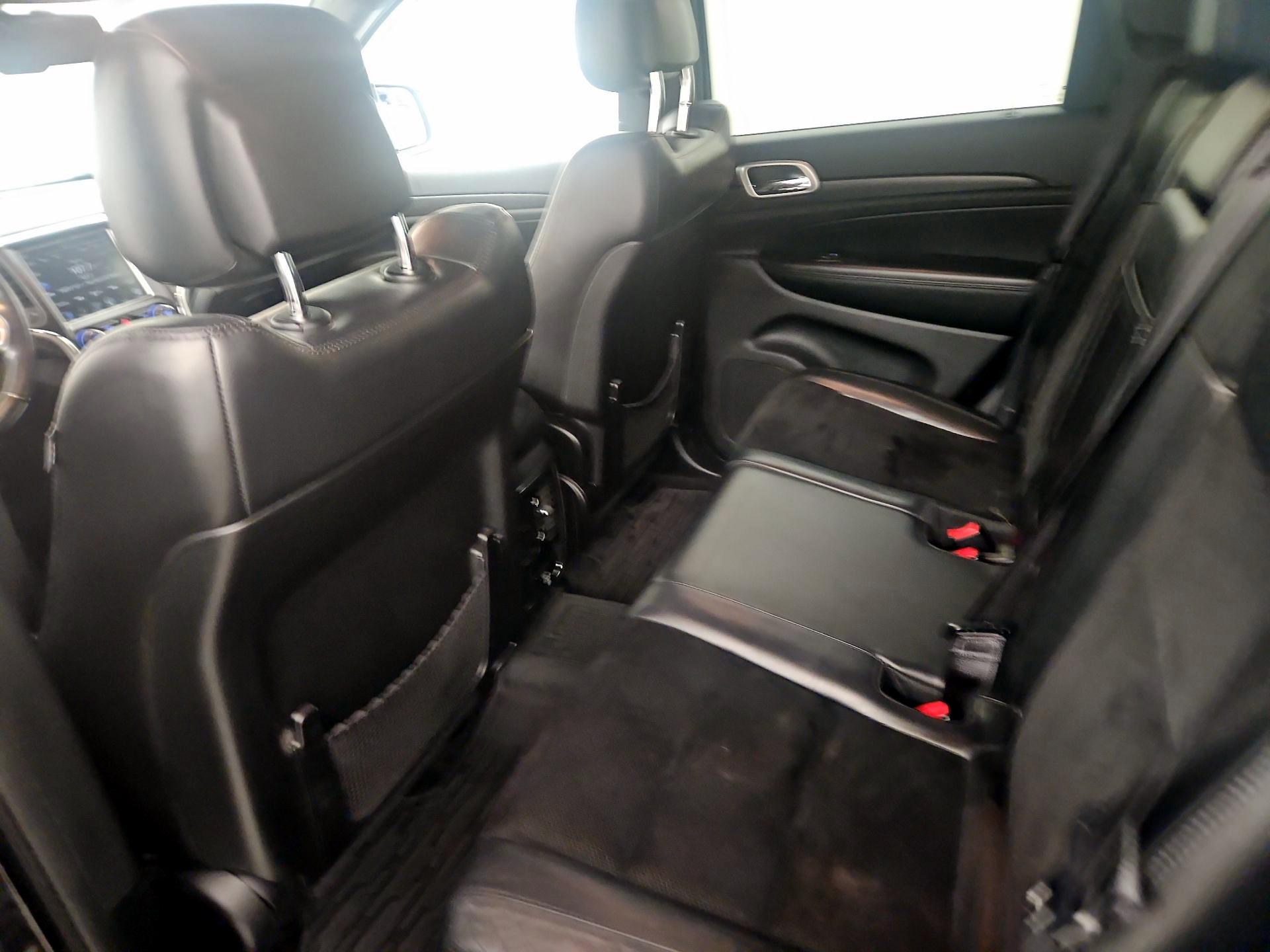 Thumbnail: 2015 Jeep Grand Cherokee - 17