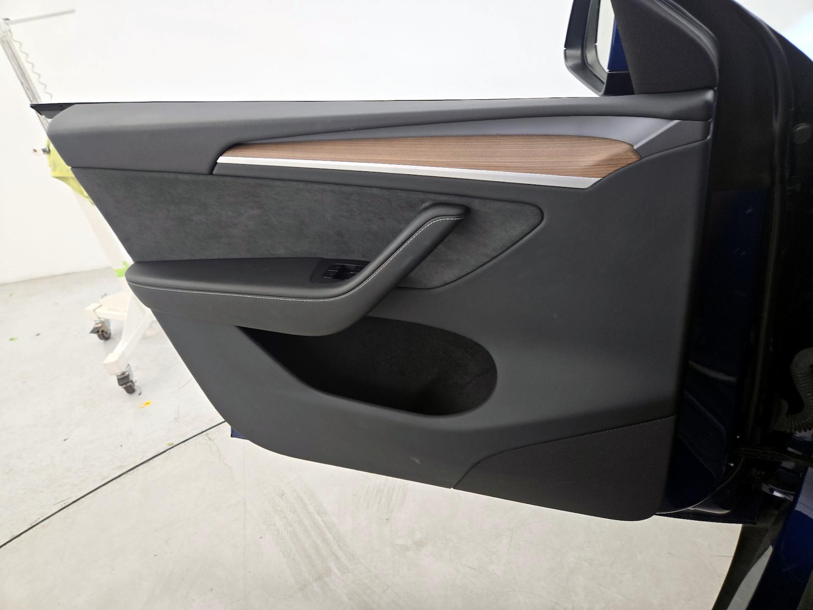 2025 Tesla Model Y Long Range - Photo 13