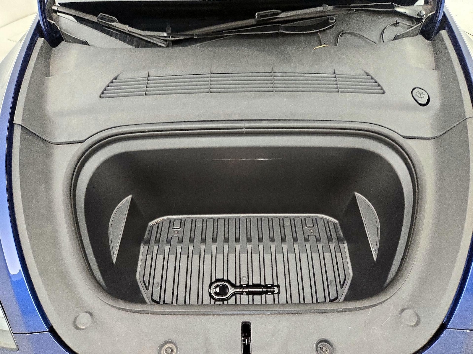 2025 Tesla Model Y Long Range - Photo 22