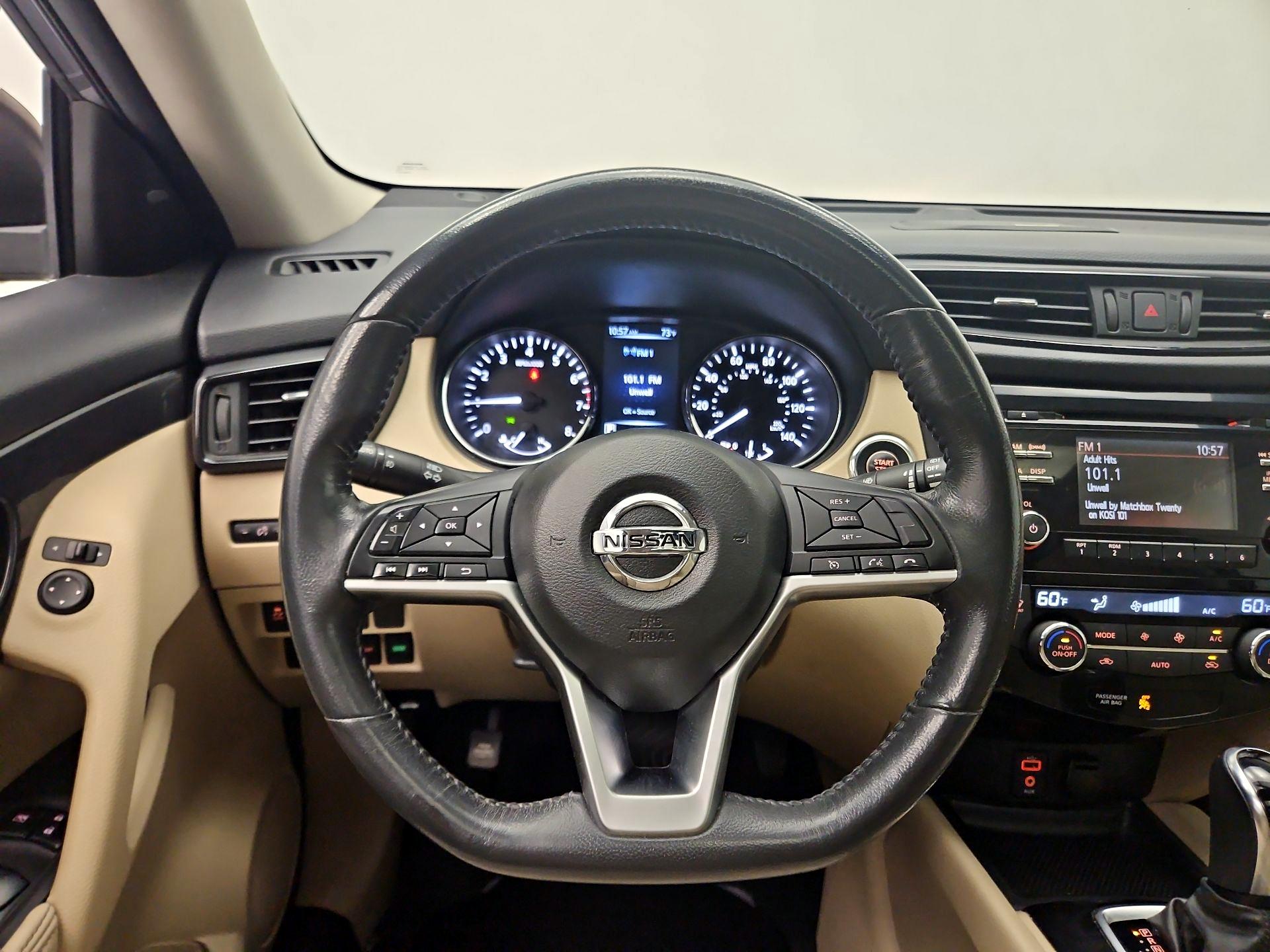 Thumbnail: 2017 Nissan Rogue - 10