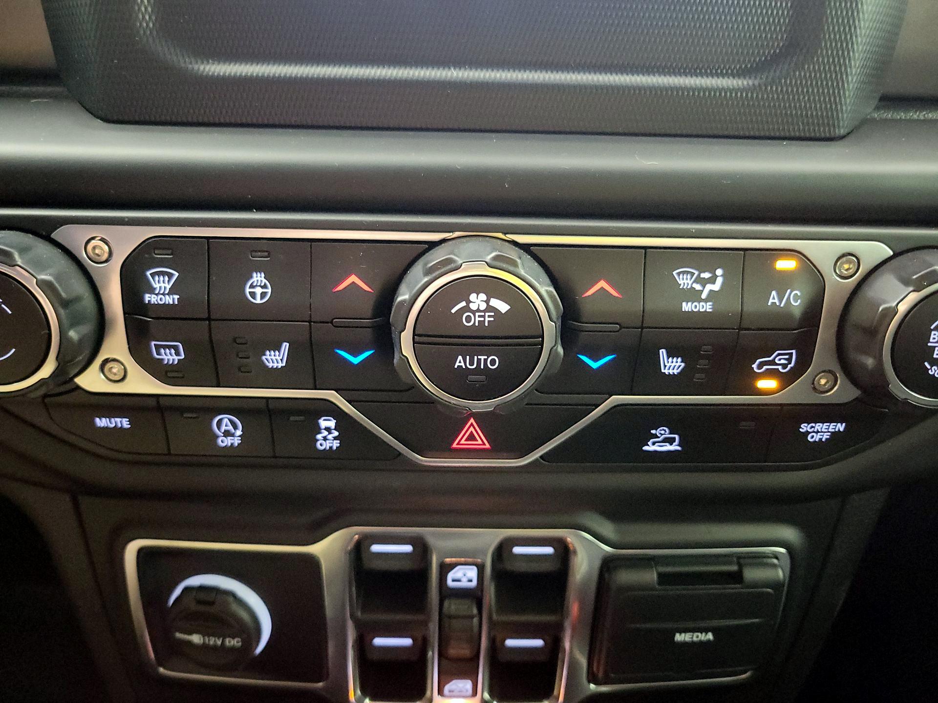 Thumbnail: 2020 Jeep Gladiator - 16