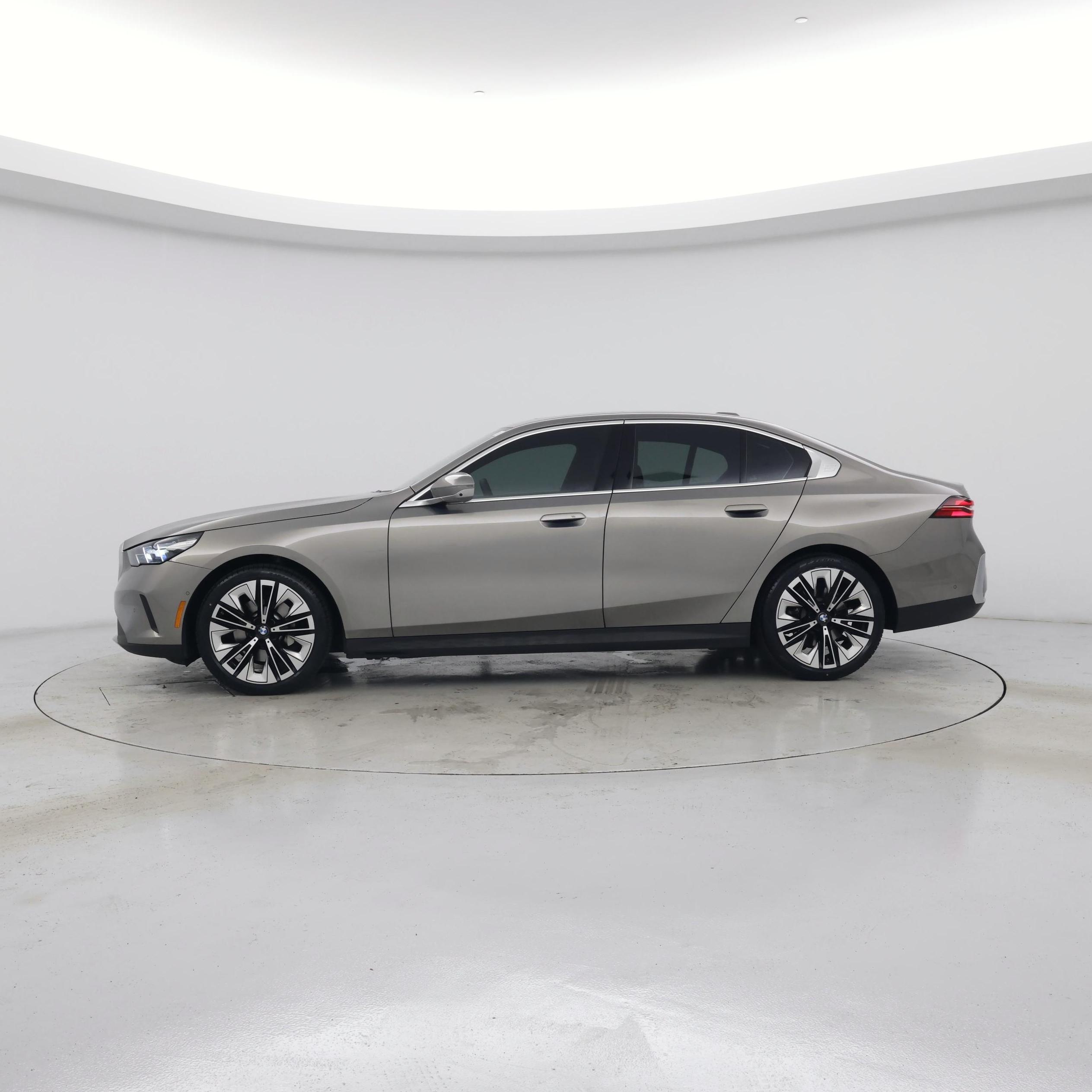 Thumbnail: 2024 BMW 5 Series - 3