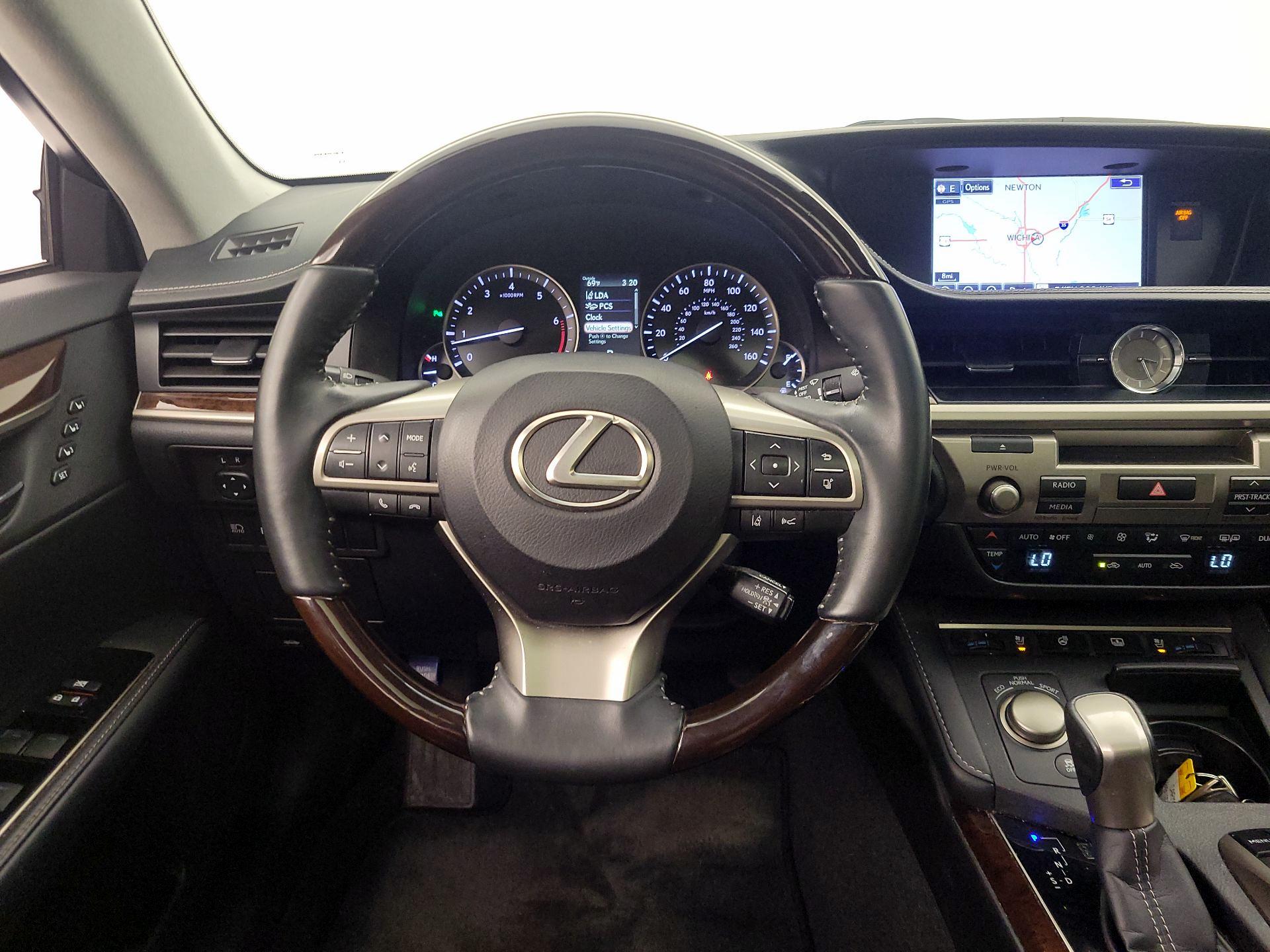 Thumbnail: 2016 Lexus ES - 10