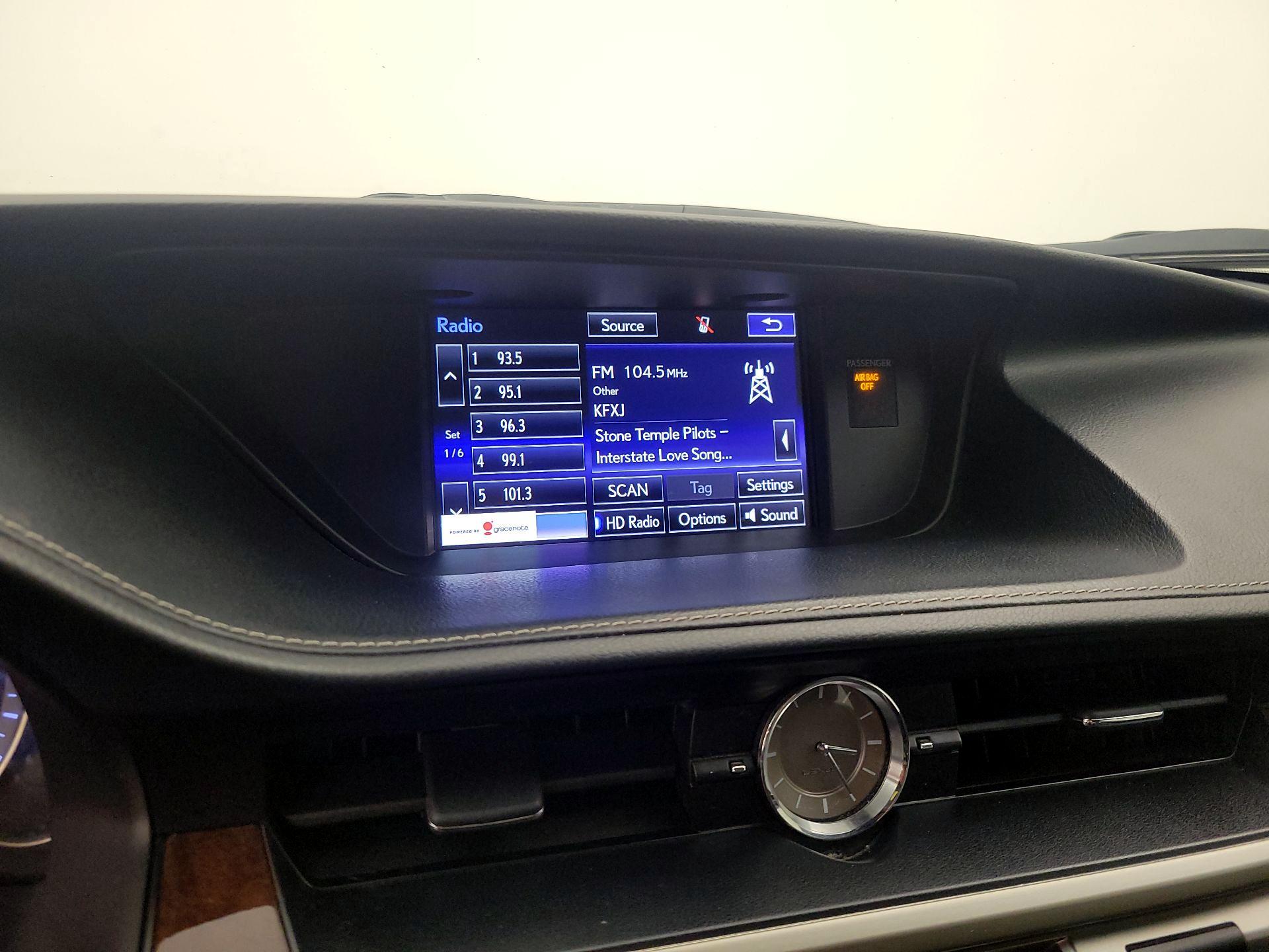 Thumbnail: 2016 Lexus ES - 16