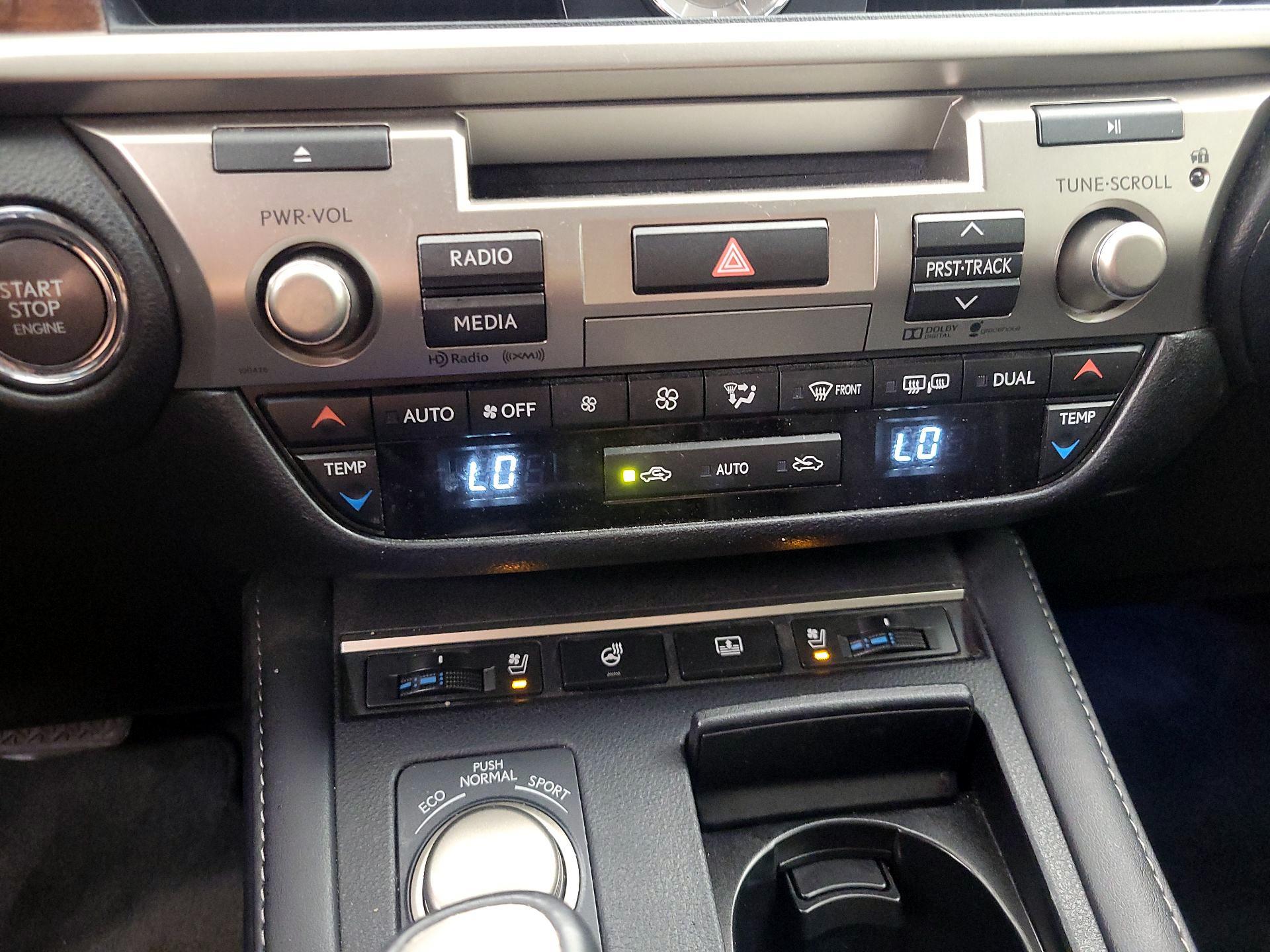 Thumbnail: 2016 Lexus ES - 17