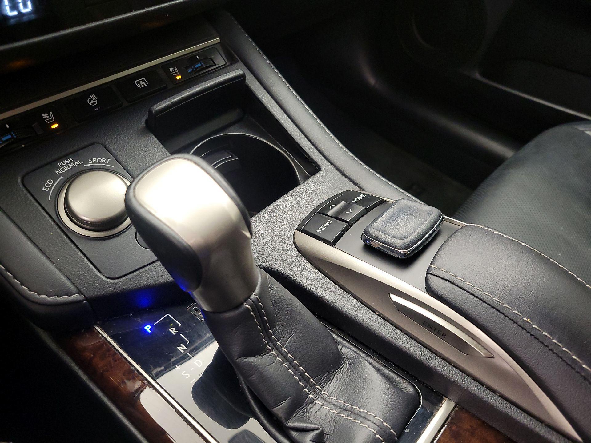 Thumbnail: 2016 Lexus ES - 18