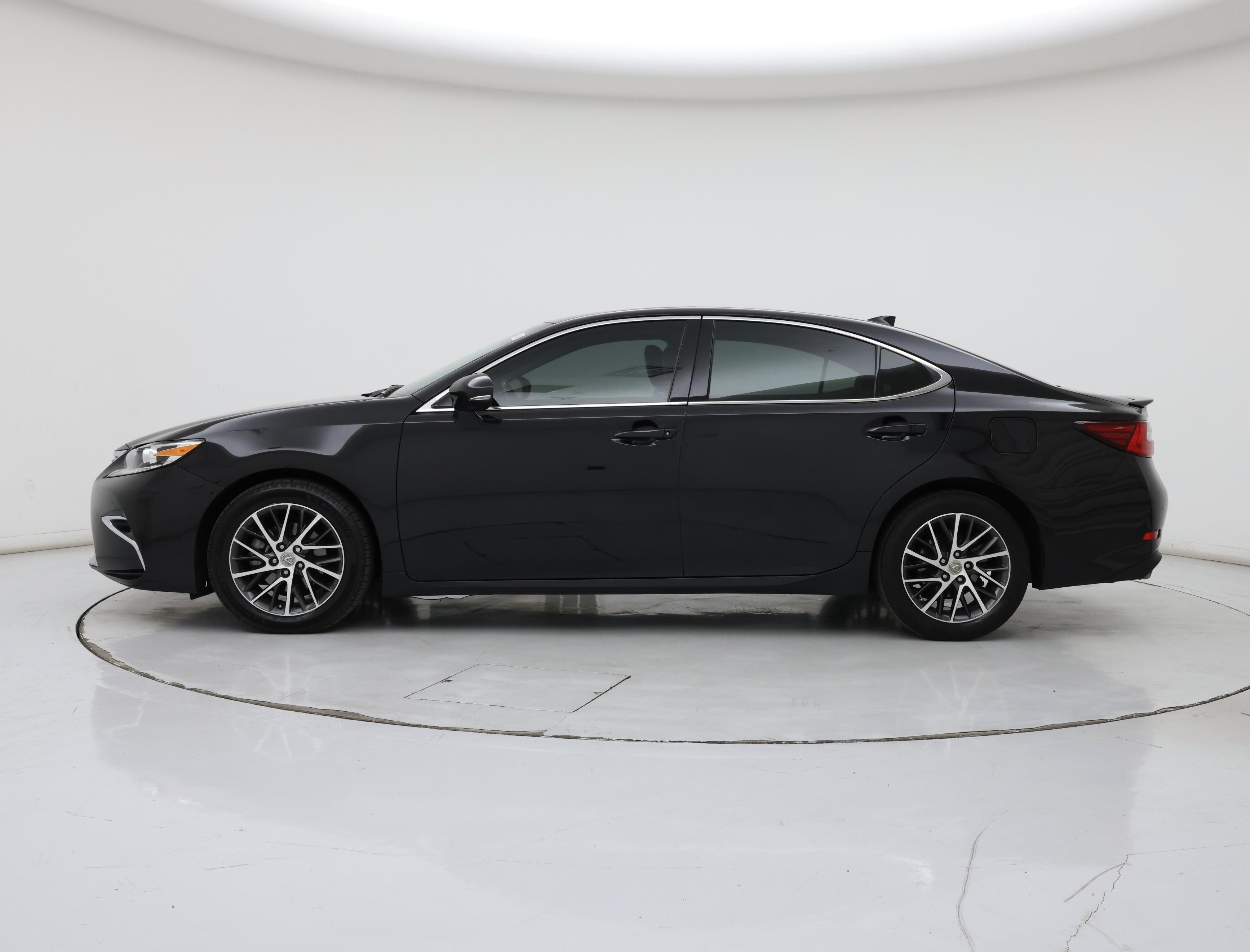 Thumbnail: 2016 Lexus ES - 3