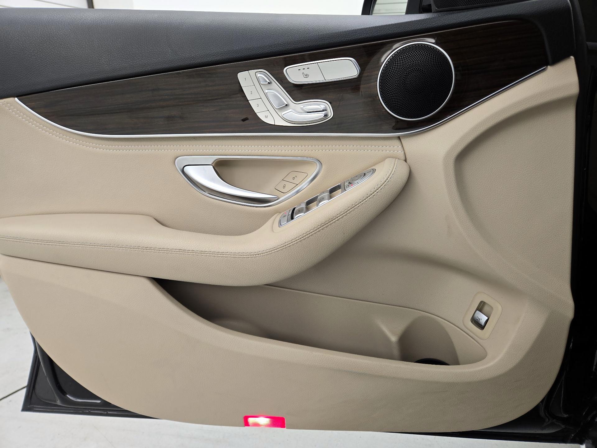 Thumbnail: 2016 Mercedes-Benz C-Class - 12