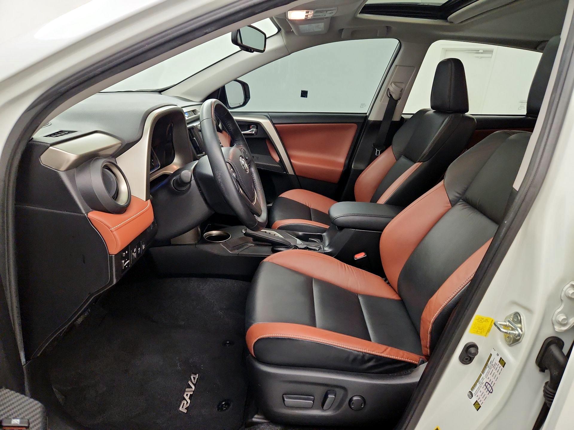 Thumbnail: 2015 Toyota RAV4 - 11