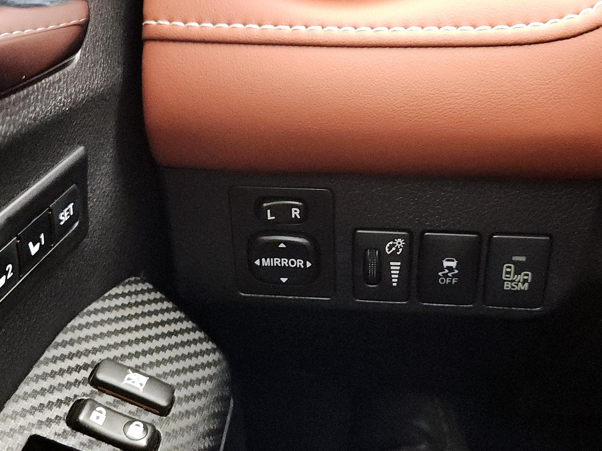 Thumbnail: 2015 Toyota RAV4 - 13