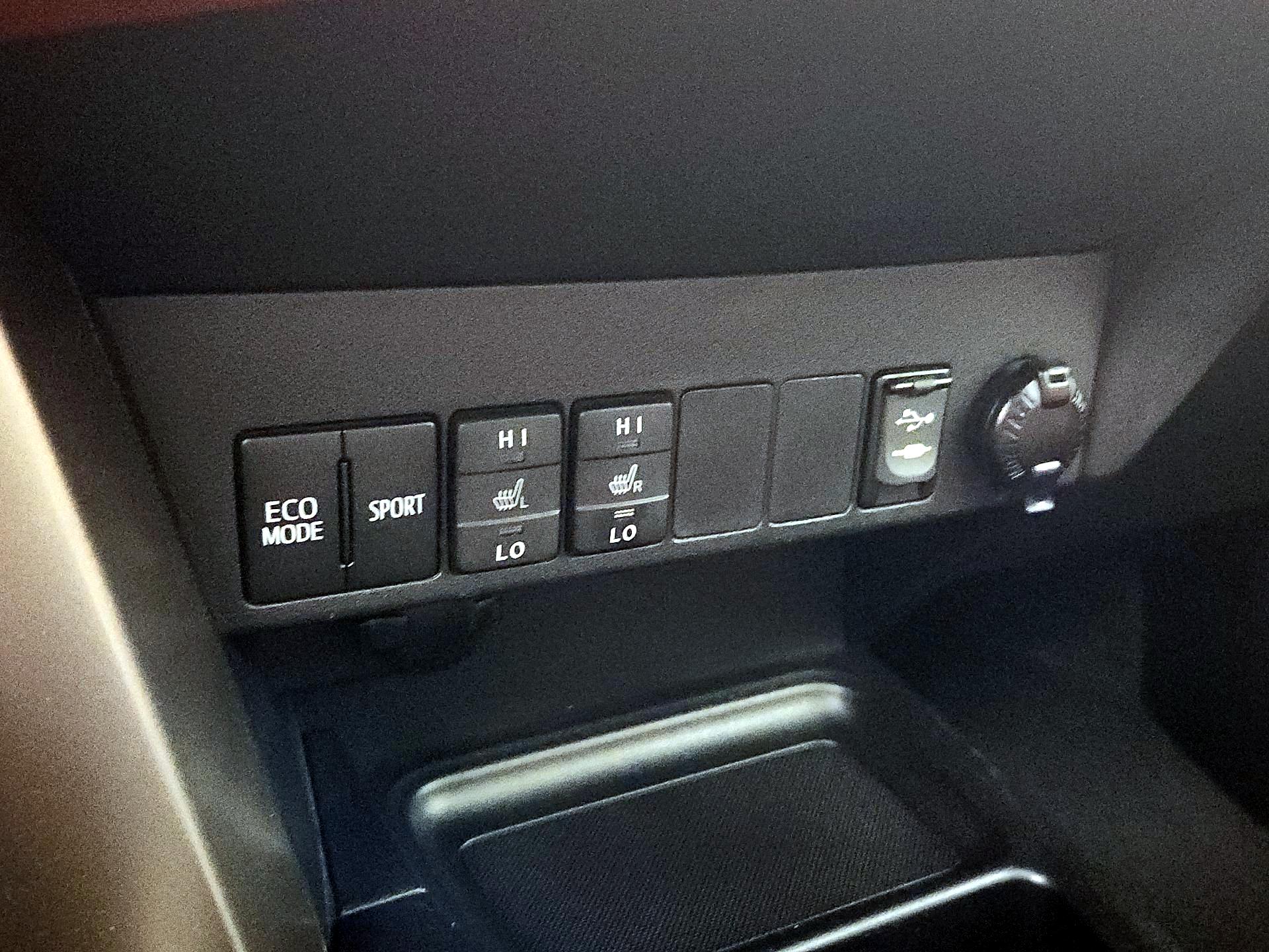 Thumbnail: 2015 Toyota RAV4 - 18