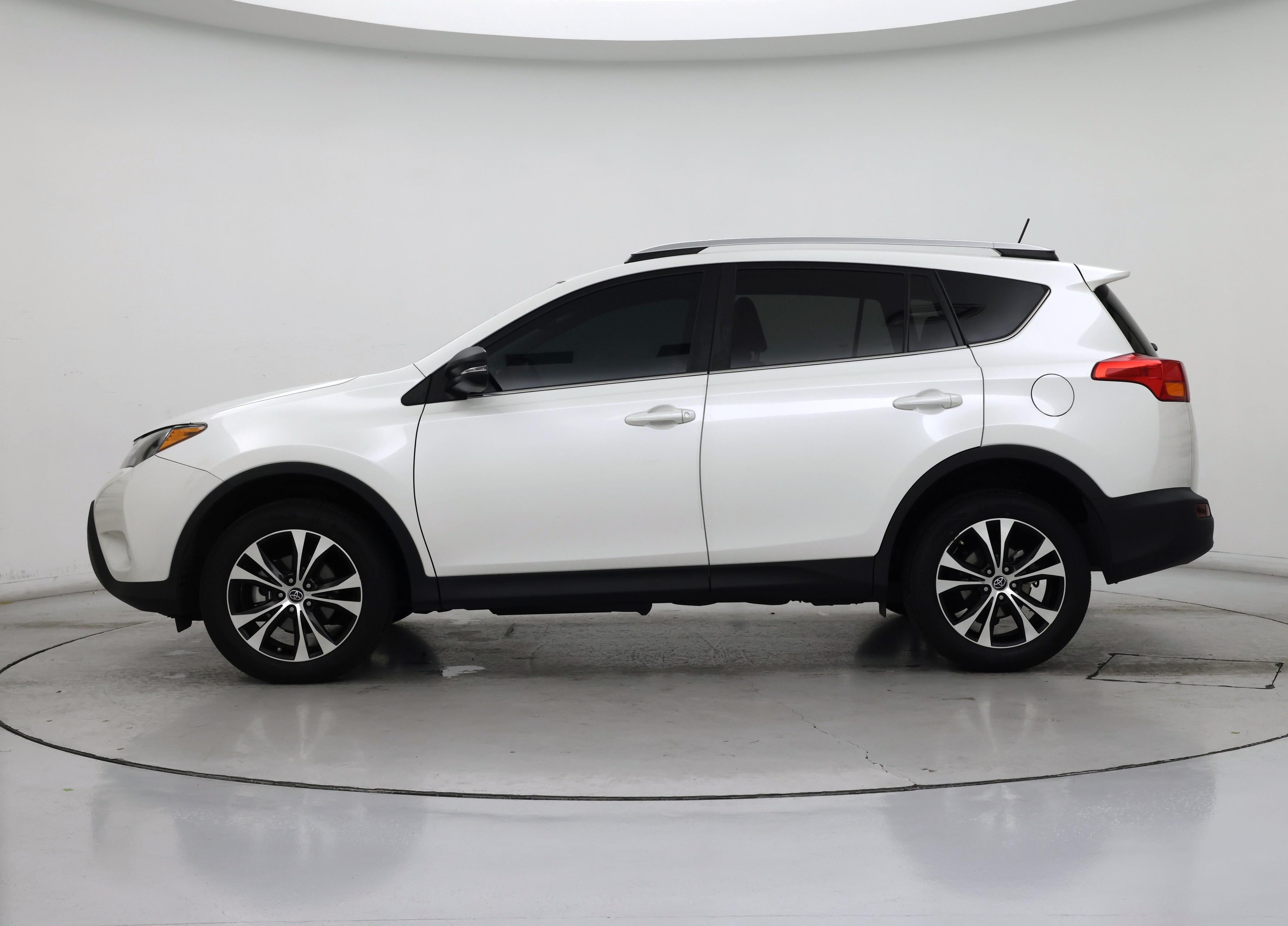 Thumbnail: 2015 Toyota RAV4 - 3