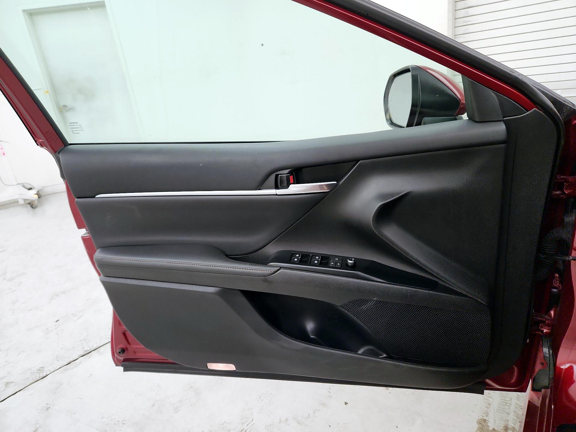 Thumbnail: 2020 Toyota Camry - 12