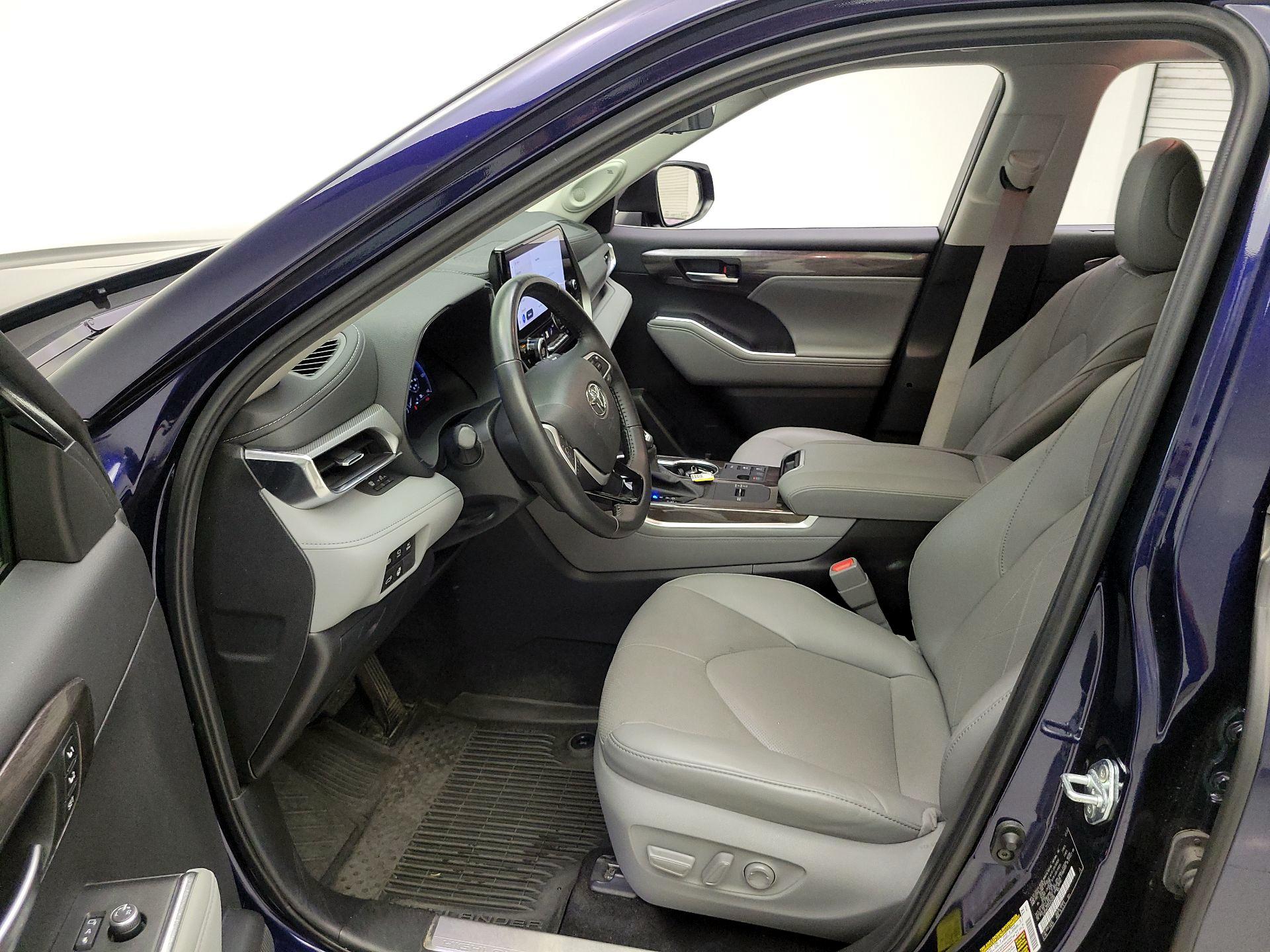 Thumbnail: 2024 Toyota Highlander - 11