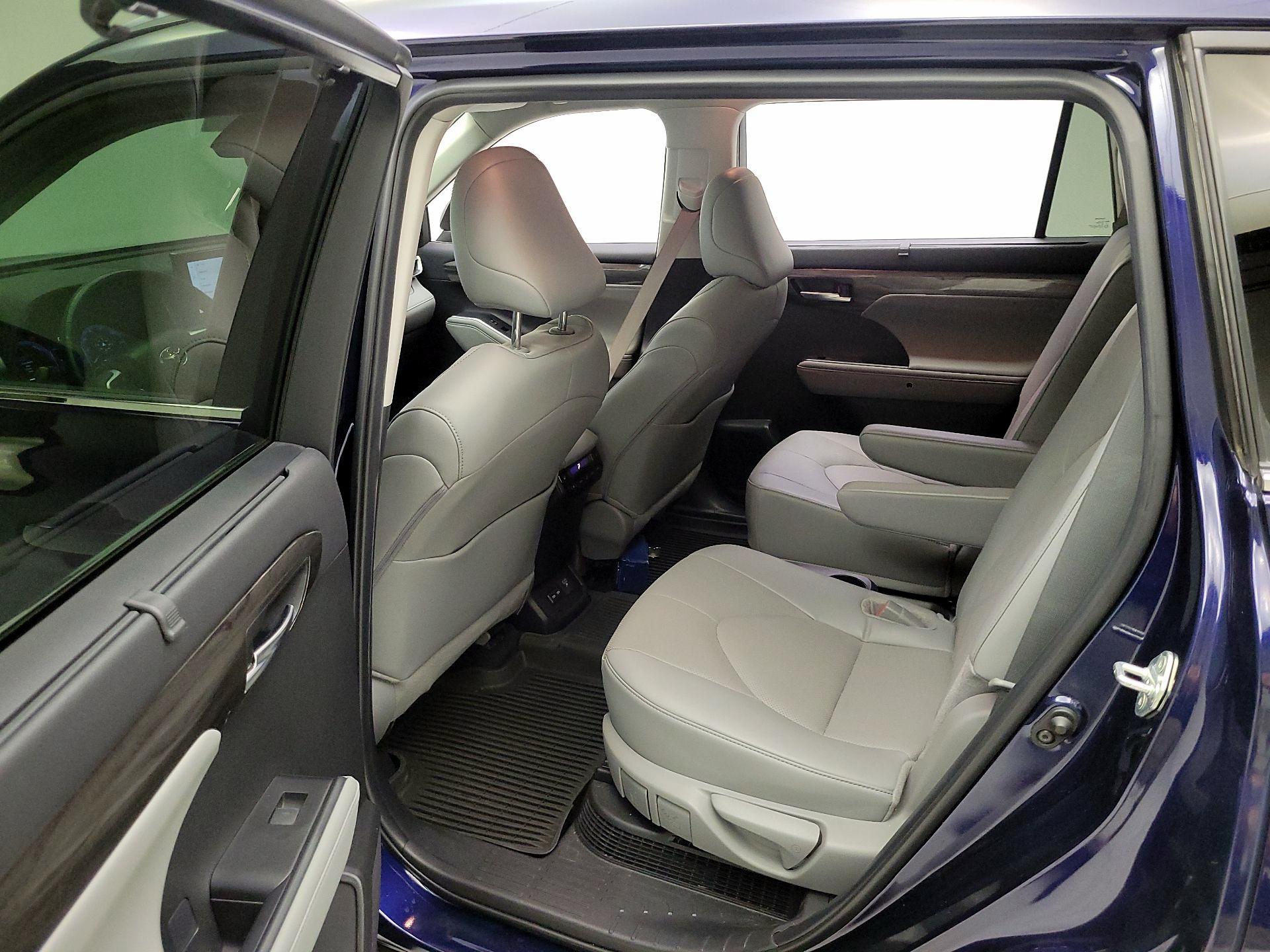 Thumbnail: 2024 Toyota Highlander - 20