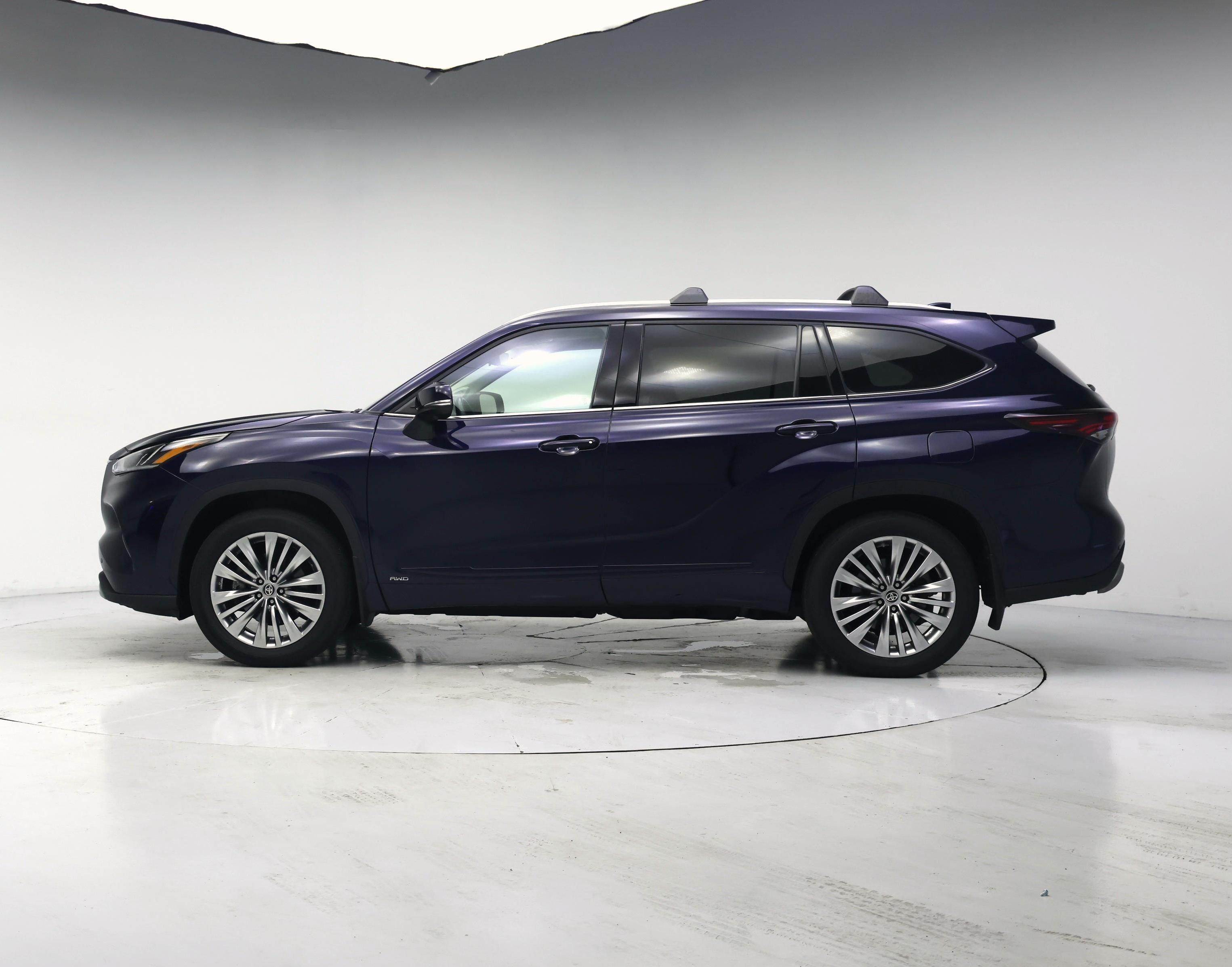 Thumbnail: 2024 Toyota Highlander - 3