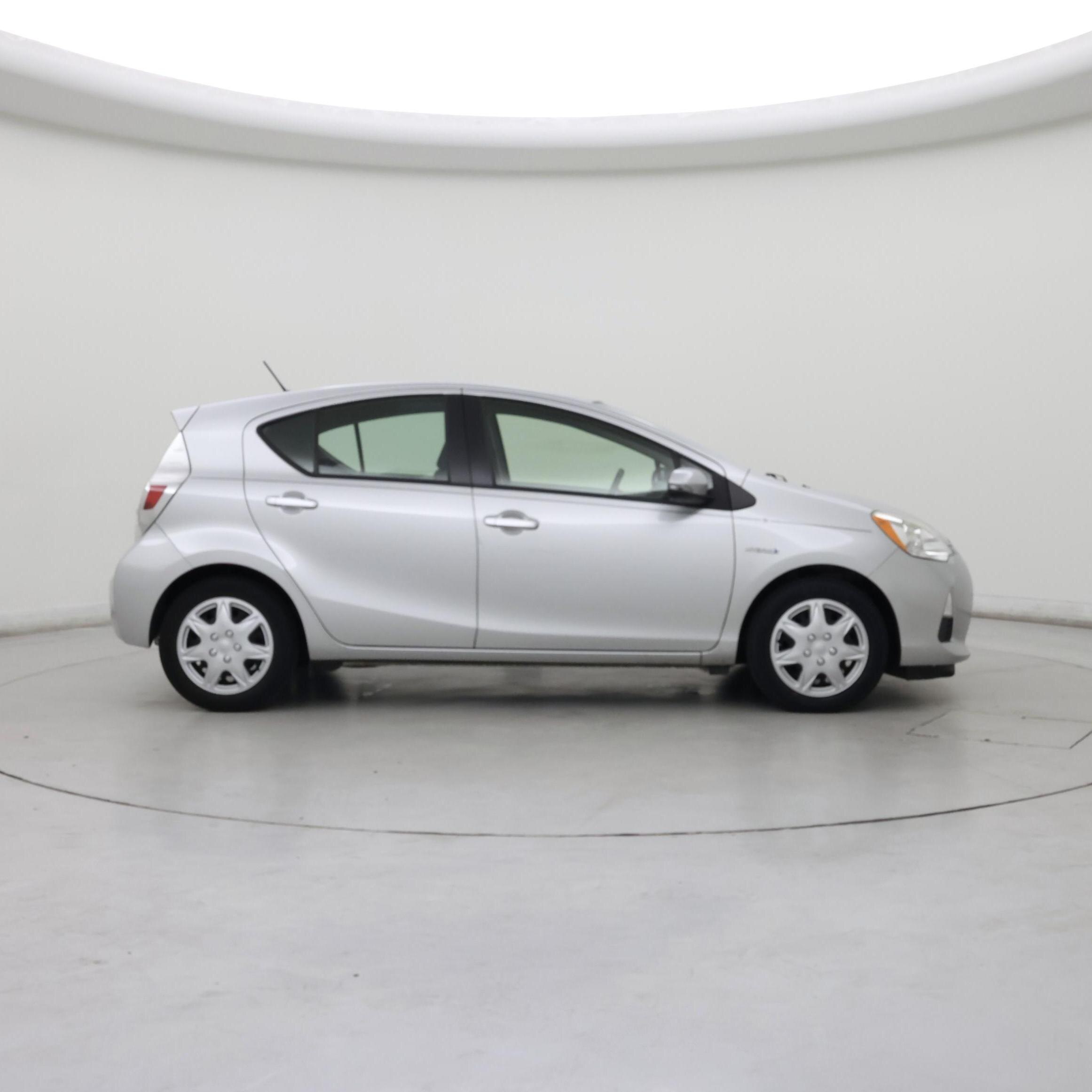 Thumbnail: 2014 Toyota Prius c - 7