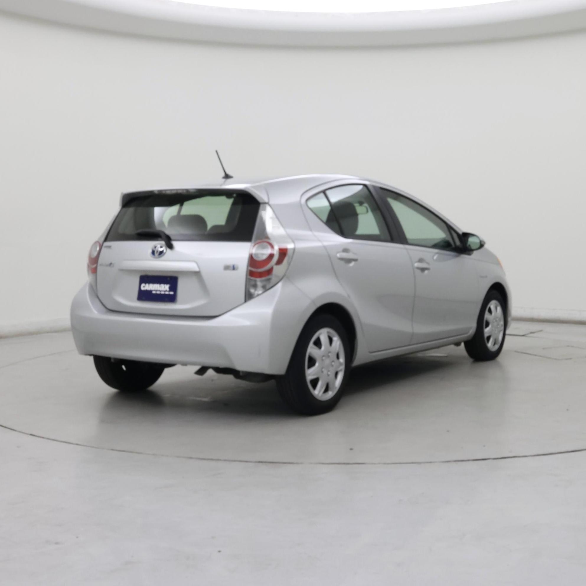 Thumbnail: 2014 Toyota Prius c - 8